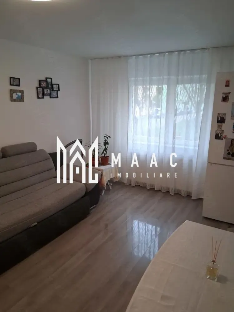 Garsonieră | 30 MPU | Complet renovată | Lazaret - MAAC Imobiliare va propune spre vanzare o garsoniera, situata la parter înalt, în cartierul Lazaret, o zonă liniștită și bine conectată la punctele de interes ale orașului.

Detalii principale:
suprafață utilă: 30 mp
compartimentare: decomandată
etaj: parter înalt
complet renovat recent
se vinde mobilat și utilat

Compartimentare:
cameră spațioasă
bucătărie separată
baie
hol

Dotări și îmbunătățiri:
instalații electrice și sanitare schimbate
finisaje moderne
mobilat și utilat complet

Alte avantaje:
pivniță inclusă (spațiu suplimentar de depozitare)
zonă liniștită, cu acces facil către magazine, transport public și alte facilități
ideal pentru locuință sau investiție (închiriere)

 Mutare imediată
 Costuri reduse de întreținere
 Oportunitate excelentă
 
Pentru mai multe detalii sau pentru a programa o vizionare, vă rugăm să ne contactați specificând ID: CP3005481