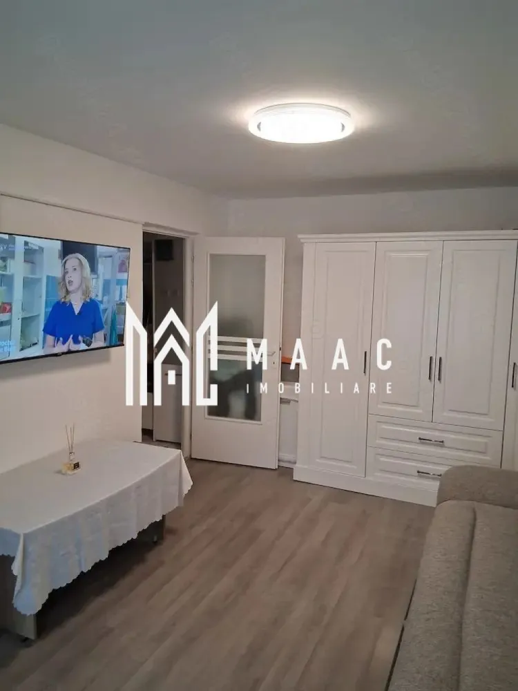Garsonieră | 30 MPU | Complet renovată | Lazaret - MAAC Imobiliare va propune spre vanzare o garsoniera, situata la parter înalt, în cartierul Lazaret, o zonă liniștită și bine conectată la punctele de interes ale orașului.

Detalii principale:
suprafață utilă: 30 mp
compartimentare: decomandată
etaj: parter înalt
complet renovat recent
se vinde mobilat și utilat

Compartimentare:
cameră spațioasă
bucătărie separată
baie
hol

Dotări și îmbunătățiri:
instalații electrice și sanitare schimbate
finisaje moderne
mobilat și utilat complet

Alte avantaje:
pivniță inclusă (spațiu suplimentar de depozitare)
zonă liniștită, cu acces facil către magazine, transport public și alte facilități
ideal pentru locuință sau investiție (închiriere)

 Mutare imediată
 Costuri reduse de întreținere
 Oportunitate excelentă
 
Pentru mai multe detalii sau pentru a programa o vizionare, vă rugăm să ne contactați specificând ID: CP3005481