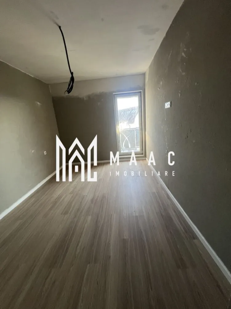 Apartament 4 CamereI Decomandat I Etaj 3I Parcare I Turnisor - Se oferă spre vânzare un apartament spațios cu 4 camere, situat în cartierul Turnișor, într-o zonă liniștită și în continuă dezvoltare, ideal pentru familie.

Detalii principale:
suprafață utilă: 84 mp
compartimentare: decomandată
dispus pe 2 niveluri
pod pe toată suprafața apartamentului
2 băi
2 balcoane
loc de parcare în curtea interioară

Finisaje și stadiu predare:
se predă la stadiul de alb
încălzire în pardoseală
posibilitate de amenajare completă după propriul gust

Avantaje:
compartimentare ideală pentru familie
spații generoase și bine organizate
pod util pentru depozitare sau amenajare suplimentară
loc de parcare inclus
zonă liniștită, cu acces facil către oras

Preț:
1850 €/mp – un raport excelent pentru această tipologie și suprafață, oferind un foarte bun potențial de personalizare și investiție.

 Ideal pentru locuință proprie
 Posibilitate de amenajare exact după preferințe
 Oportunitate bună într-o zonă în dezvoltare

Pentru informati si vizionari: CP 2856240