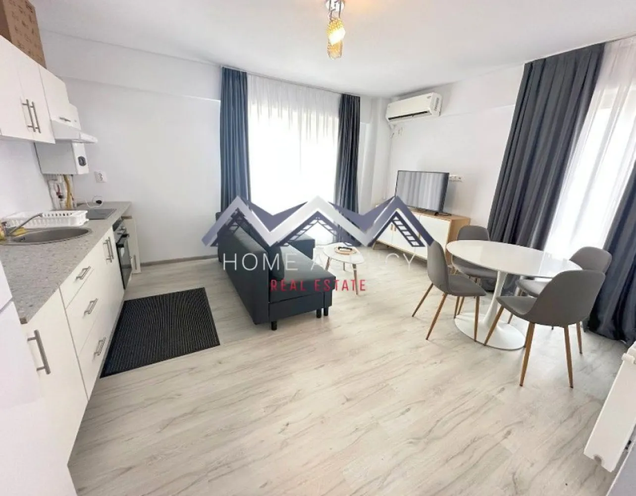 Apartament 2 camere Otopeni + terasă 30 mp | prima închiriere - Dacă visezi la un apartament luminos, spațios și perfect amplasat, tocmai l-ai găsit! 
Acest apartament cu 2 camere, situat într-o zonă accesibilă și bine conectată la toate punctele de interes din Otopeni este pregătit să devină noua ta casă. Cu o terasă impresionantă de 30 mp, acest spațiu oferă combinația ideală între confort, eleganță și funcționalitate. 

Living-ul generos, unit cu bucătăria open space și zona de luat masa, creând o atmosferă elegantă, spațioasă și primitoare, ideală atât pentru relaxare, cât și pentru momentele petrecute cu cei dragi. Ferestrele mari lasă lumina naturală să pătrundă din plin, iar orientarea Nord-Vest îți asigură lumină pe tot parcursul zilei. În plus, terasa spațioasă devine un loc perfect pentru seri relaxante, dimineți liniștite sau întâlniri cu prietenii, fiind un adevărat colț de liniște în mijlocul orașului. 

Apartamentul este la prima închiriere, astfel că te vei bucura de un spațiu impecabil, amenajat cu atenție la detalii și dotat cu tot ce ai nevoie pentru un stil de viață modern și confortabil. Ai la dispoziție un loc de parcare dedicat, ceea ce înseamnă că nu vei mai pierde timp căutând unde să parchezi, iar accesul către toate zonele importante ale orașului și nu numai este foarte rapid și facil. 

Dacă îți dorești un apartament primitor, spațios și bine poziționat, acesta este alegerea perfectă. 
Contactează-mă pentru mai multe detalii sau pentru a programa o vizionare!