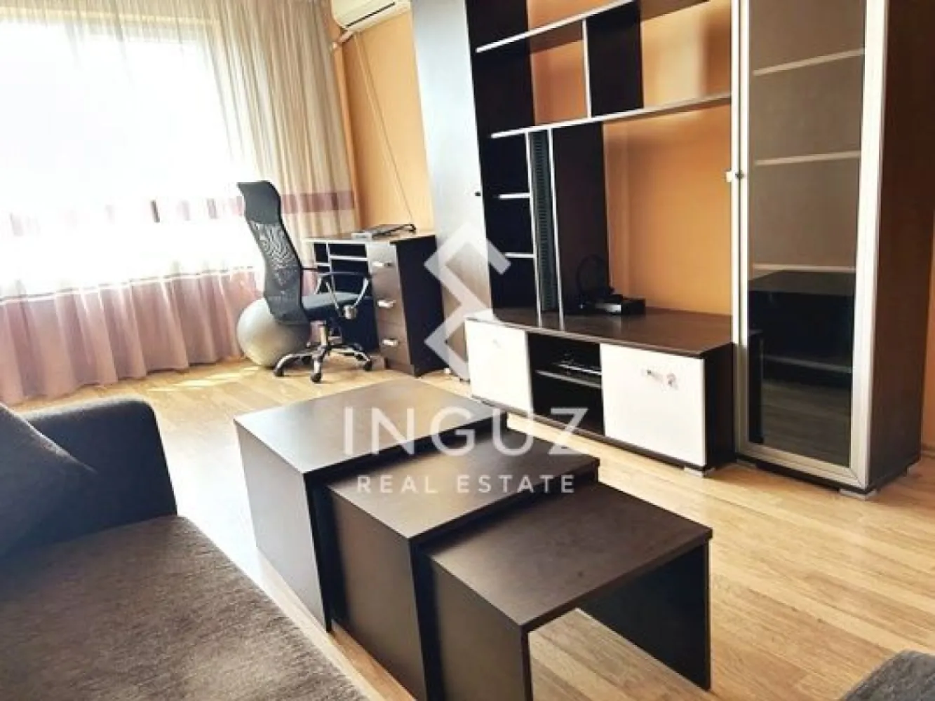 De închiriat | Apartament 3 camere | Fizicienilor | București - De închiriat | Apartament 3 camere | Fizicienilor | București

Apartament spațios și bine întreținut, situat într-o zonă liniștită, ideal pentru familie.

Detalii:
Suprafață: 72 mp
Compartimentare: decomandat
Etaj: 6 / 8
Loc de parcare inclus
Centrală proprie

Zonă:
Fizicienilor – Sector 3
Bloc situat lângă Penny

Acces rapid către:
Transport public
Zone comerciale și servicii zilnice

Facilități în apropiere:
Supermarketuri, farmacii, magazine
Restaurante și cafenele

Condiții:
Disponibil imediat
Garanție: 1 lună

Preț: 650 € / lună
Comision: 50%

+40 774 017 567
+40 724 922 092
info.inguzrealestate.com

Inguz Real Estate
Simplu. Rapid. Fără pierdere de timp.