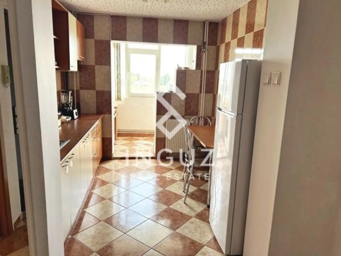 De închiriat | Apartament 3 camere | Fizicienilor | București - De închiriat | Apartament 3 camere | Fizicienilor | București

Apartament spațios și bine întreținut, situat într-o zonă liniștită, ideal pentru familie.

Detalii:
Suprafață: 72 mp
Compartimentare: decomandat
Etaj: 6 / 8
Loc de parcare inclus
Centrală proprie

Zonă:
Fizicienilor – Sector 3
Bloc situat lângă Penny

Acces rapid către:
Transport public
Zone comerciale și servicii zilnice

Facilități în apropiere:
Supermarketuri, farmacii, magazine
Restaurante și cafenele

Condiții:
Disponibil imediat
Garanție: 1 lună

Preț: 650 € / lună
Comision: 50%

+40 774 017 567
+40 724 922 092
info.inguzrealestate.com

Inguz Real Estate
Simplu. Rapid. Fără pierdere de timp.