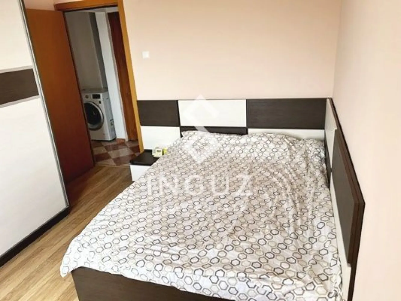 De închiriat | Apartament 3 camere | Fizicienilor | București - De închiriat | Apartament 3 camere | Fizicienilor | București

Apartament spațios și bine întreținut, situat într-o zonă liniștită, ideal pentru familie.

Detalii:
Suprafață: 72 mp
Compartimentare: decomandat
Etaj: 6 / 8
Loc de parcare inclus
Centrală proprie

Zonă:
Fizicienilor – Sector 3
Bloc situat lângă Penny

Acces rapid către:
Transport public
Zone comerciale și servicii zilnice

Facilități în apropiere:
Supermarketuri, farmacii, magazine
Restaurante și cafenele

Condiții:
Disponibil imediat
Garanție: 1 lună

Preț: 650 € / lună
Comision: 50%

+40 774 017 567
+40 724 922 092
info.inguzrealestate.com

Inguz Real Estate
Simplu. Rapid. Fără pierdere de timp.