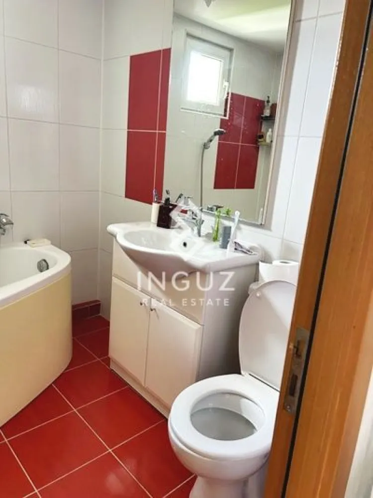 De închiriat | Apartament 3 camere | Fizicienilor | București - De închiriat | Apartament 3 camere | Fizicienilor | București

Apartament spațios și bine întreținut, situat într-o zonă liniștită, ideal pentru familie.

Detalii:
Suprafață: 72 mp
Compartimentare: decomandat
Etaj: 6 / 8
Loc de parcare inclus
Centrală proprie

Zonă:
Fizicienilor – Sector 3
Bloc situat lângă Penny

Acces rapid către:
Transport public
Zone comerciale și servicii zilnice

Facilități în apropiere:
Supermarketuri, farmacii, magazine
Restaurante și cafenele

Condiții:
Disponibil imediat
Garanție: 1 lună

Preț: 650 € / lună
Comision: 50%

+40 774 017 567
+40 724 922 092
info.inguzrealestate.com

Inguz Real Estate
Simplu. Rapid. Fără pierdere de timp.