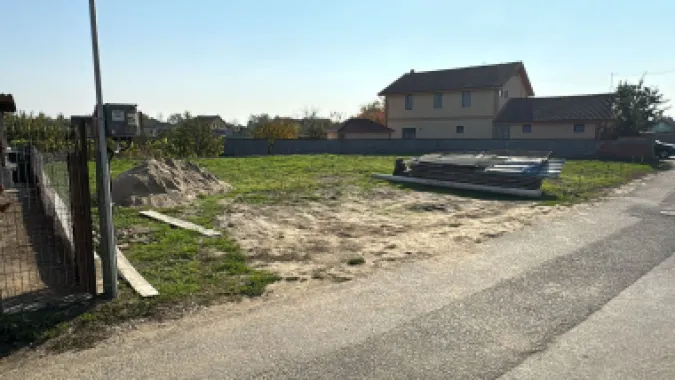 Teren intravilan com Bors, 563 mp, 32 ml front- Pret 36.000 euro neg