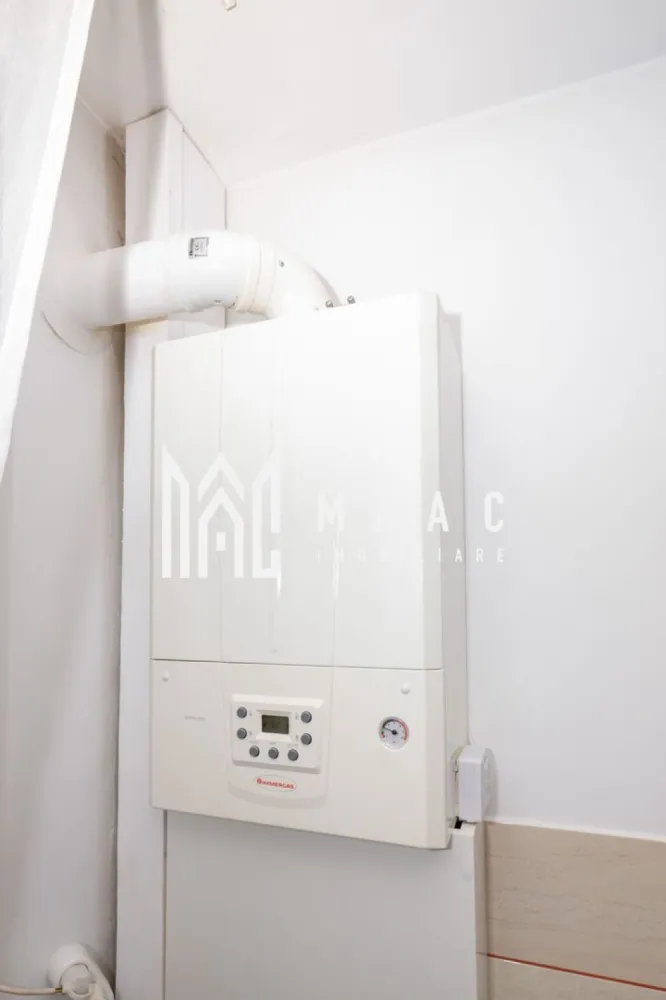 Apartament 2 camere Parter | Zona Centrala - ID CP3005832 – Apartament 2 camere, parter, str. Dacia – ideal locuință sau spațiu comercial | MAAC IMOBILIARE

MAAC IMOBILIARE vă propune spre vânzare un apartament cu 2 camere, situat la parter, pe strada Dacia din Râmnicu Vâlcea, într-o zonă intens circulată, cu multiple spații comerciale la parter – ideal atât pentru locuit, cât și pentru desfășurarea unei activități comerciale (cu obținerea avizelor necesare).

 Suprafață: 46 mp 
 Compartimentare: semidecomandat
 Poziționare excelentă, cu deschidere directă la strada Dacia

Compartimentare:
Living
Dormitor
Bucătărie
Baie (cu geam pentru aerisire)
Balcon
Dotări și beneficii:
Renovare integrală
Centrală termică proprie
Baie complet renovată, cu duș încastrat
Se vinde mobilat și utilat, exact ca în fotografii
Disponibil imediat

Apartamentul este îngrijit și gata de locuit, fără a necesita investiții suplimentare.

Datorită poziției stradale și a vadului comercial foarte bun, proprietatea reprezintă o oportunitate excelentă pentru birou, salon, cabinet sau alte activități comerciale.

 Pentru mai multe detalii și programarea unei vizionări, contactați MAAC IMOBILIARE și menționați codul CP3005832.