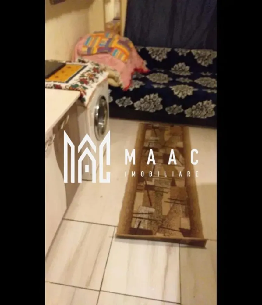 Garsoniera | Etaj 2 | 10 MP | Cisnadie - MAAC Imobiliare vă propune spre vânzare o garsonieră situată în Cisnădie, ideală pentru investiție.

Caracteristici:
Suprafață utilă: 10 mp
Etaj: 2 din 4
Dispune de geamuri termopan.
Încălzirea se realizează prin convector electric.
Baia este situată pe hol și este comună.

Pentru mai multe detalii precizati telefonic ca ati vazut anuntul cu ID: CP2813296