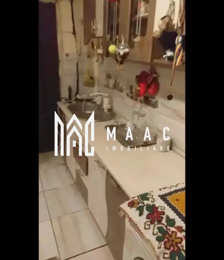 Garsoniera | Etaj 2 | 10 MP | Cisnadie - MAAC Imobiliare vă propune spre vânzare o garsonieră situată în Cisnădie, ideală pentru investiție.

Caracteristici:
Suprafață utilă: 10 mp
Etaj: 2 din 4
Dispune de geamuri termopan.
Încălzirea se realizează prin convector electric.
Baia este situată pe hol și este comună.

Pentru mai multe detalii precizati telefonic ca ati vazut anuntul cu ID: CP2813296
