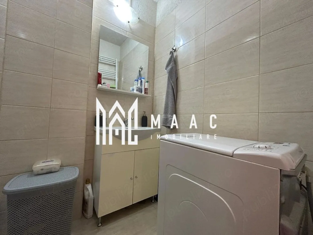 Apartament 2 camere decomandate | 45 mp | Etaj 7 | Doamna Stanca - MAAC Imobiliare vă propune spre vânzare un apartament cu 2 camere decomandate, situat pe strada Doamna Stanca, într-un imobil modern din Sibiu.

Caracteristici principale
 Suprafață utilă: 45,03 mp
 compartimentare decomandată
 situat într-un bloc cu 10 etaje
 imobil prevăzut cu 2 lifturi (pentru confort și siguranță)

Avantaje
 compartimentare eficientă, ideală pentru locuit sau investiție
 bloc dotat cu două lifturi, asigurând acces facil
 zonă în dezvoltare, cu acces rapid către puncte de interes

 Preț: 90.000 € (ușor negociabil)
Apartamentul reprezintă o alegere excelentă pentru cei care caută o locuință practică sau o investiție sigură.

 Pentru mai multe detalii sau pentru programarea unei vizionări, vă rugăm să ne contactați și să menționați ID-ul proprietății: CP3005787.