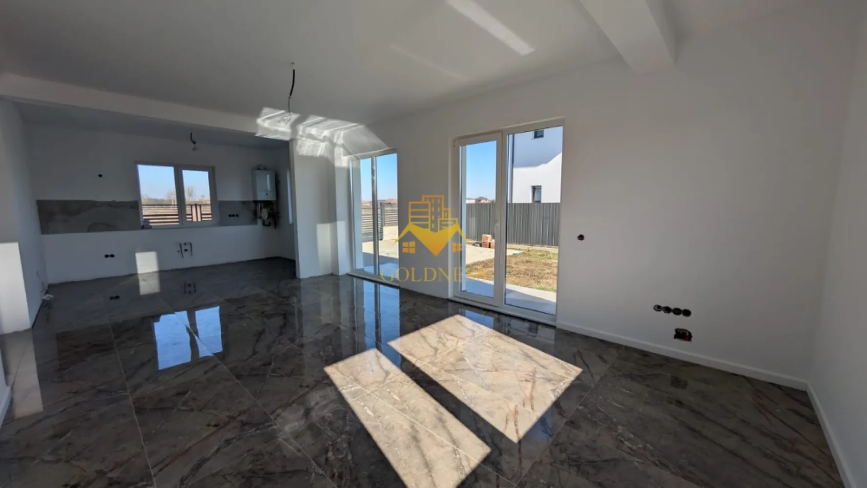 Casă individuală, 4 camere, 470 mp teren, Cluj - GOLDNESS Imobiliare vă propune spre vânzare o casă spațioasă și modernă, situată în Jucu de Mijloc, ideală pentru o familie. Proprietatea are un regim de înălțime P+E, cu o suprafață utilă de 180 mp și este amplasată pe un teren generos de 470 mp.
Casa beneficiază de încălzire prin pardoseală și este racordată la toate utilitățile necesare: apă, canalizare, curent și gaz.
Compartimentarea inteligentă este următoarea:
 Parterul include un living luminos, o bucătărie open space cu loc de luat masa, un birou, o zonă de depozitare și o baie.

 Etajul dispune de trei dormitoare (dintre care unul matrimonial), două băi și două balcoane, oferind spațiu și intimitate pentru toți membrii familiei.

 De asemenea, proprietatea beneficiază de o terasă, perfectă pentru relaxare în aer liber.

Dacă sunteți interesați de această casă și doriți mai multe detalii sau o vizionare, nu ezitați să ne contactați telefonic sau prin e-mail. Vă stăm la dispoziție!
 ! Comision 0% pentru cumpărător ! 
La pretul vânzării se adaugă TVA de 21%!