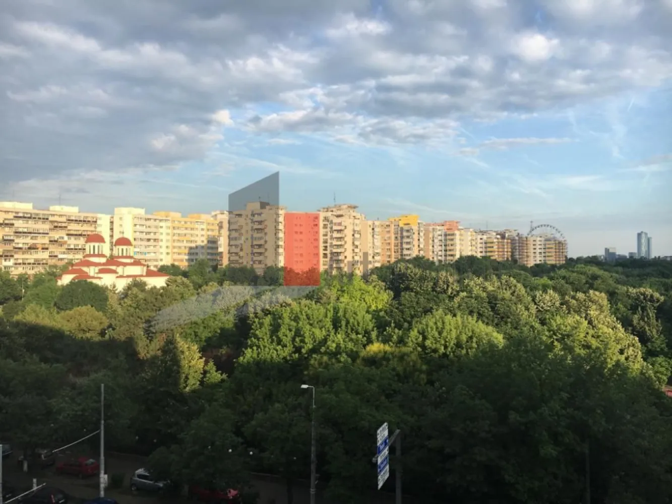3 camere vizavi de parcul Plumbuita - Va prezentam un apartament de ivamnzare aflat la etajul 6 din 8 cu o vedere superba a parcului Plumbuita.
Imobilul este anvelopat iar costurile de intretinere sunt minime, nu se plateste decat intretinerea si curentul electric, internetul si televiziunea fiind gratuite.

Apartamentul are o suprafata de 70 mp utili si este format din:
 - living
 - 2 dormitoare
 - bucatarie
 - 2 zone de depozitare
 - 1 balcon inchis

Apartamentul se vinde cu tot ce se afla in el. 
Pentru detalii sau vizionare va rog sa ne contactati !