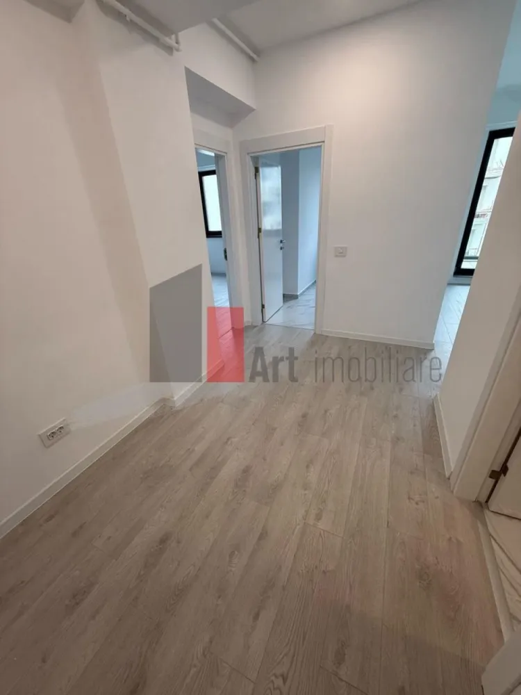 2 camere bloc 2025 - Novum Timișoara - Art Imobiliare va prezinta spre vanzare un apartament superb de 2 camere situat la etajul 11 al unui imobil construit in 2025. 

Langa impbil se gaseste parcul Liniei si la 20 minute de mers pe jos de Mall Plaza. 
Apartamentul are un loc de parcare ce se poate cumpara separat la pretul de 13000 + TVA
Se poate face taxare inversa.

Pentru detalii sau vizionare va stam la dispozitie: 0775 266 712