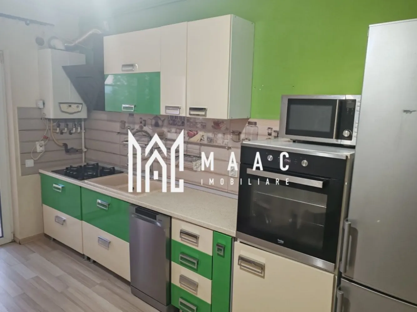 Apartament 3 camere | 54 Mp | Zona Selimbar - MAAC Imobiliare vă propune spre vânzare un apartament deosebit, situat în Șelimbăr, pe strada Pictor Brana.
Imobilul are o suprafață utilă de 54 mp și dispune de balcon, oferind un spațiu suplimentar ideal pentru relaxare.

Apartamentul se vinde complet mobilat și utilat, fiind pregătit pentru a fi locuit imediat.
Localizarea este excelentă – în apropierea mall-ului, magazinelor și altor puncte de interes, la doar 5 minute de municipiul Sibiu.

Pentru informații suplimentare și programarea unei vizionări, vă rugăm să ne contactați menționând ID:CP2813096