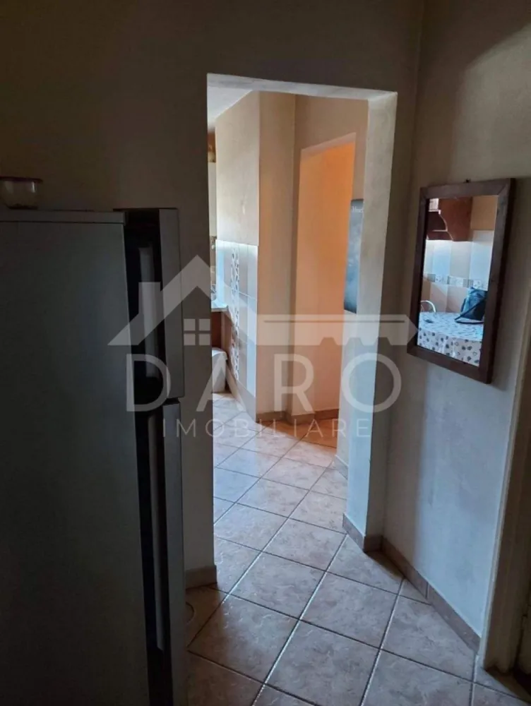 🏡 Apartament 2 camere decomandat – Cornișa, lângă UMF | 450 €/lună 🎓 - 🏡 Apartament 2 camere decomandat – Cornișa, lângă UMF | 450 €/lună 🎓
✨ Cauți un apartament într-o zonă liniștită, dar aproape de tot ce contează?
Acesta poate fi eact ce îți trebuie!
📍 Locație: Cornișa – Aleea Cornișa
🏢 Etaj: 3
💰 Chirie: 450 €/lună
🛏️ Compartimentare decomandată
🔑 Detalii apartament:
🛋️ 2 camere separate
🍽️ Bucătărie
🛁 Baie
🧺 Cămară
🌿 Terasă
✔️ Apartament renovat
✔️ Zonă liniștită
✔️ La câteva minute de UMF și Spitalul Județean
💡 Ideal pentru studenți, medici rezidenți sau cupluri
📞 Pentru detalii și vizionări: 0749 535 729
👩‍💼 Coman Maria – Daro Imobiliare
💭 Te gândești să-ți cumperi propriul apartament?
Prin Kiwi Finance beneficiezi de:
✔️ analiză GRATUITĂ a eligibilității
✔️ acces la oferte de la peste 12 bănci
✔️ negocierea dobânzii în favoarea ta
✔️ suport complet până la semnare