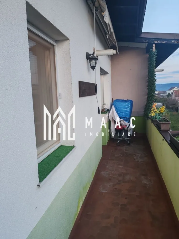 Apartament 3 camere | 54 Mp | Zona Selimbar - MAAC Imobiliare vă propune spre vânzare un apartament deosebit, situat în Șelimbăr, pe strada Pictor Brana.
Imobilul are o suprafață utilă de 54 mp și dispune de balcon, oferind un spațiu suplimentar ideal pentru relaxare.

Apartamentul se vinde complet mobilat și utilat, fiind pregătit pentru a fi locuit imediat.
Localizarea este excelentă – în apropierea mall-ului, magazinelor și altor puncte de interes, la doar 5 minute de municipiul Sibiu.

Pentru informații suplimentare și programarea unei vizionări, vă rugăm să ne contactați menționând ID:CP2813096
