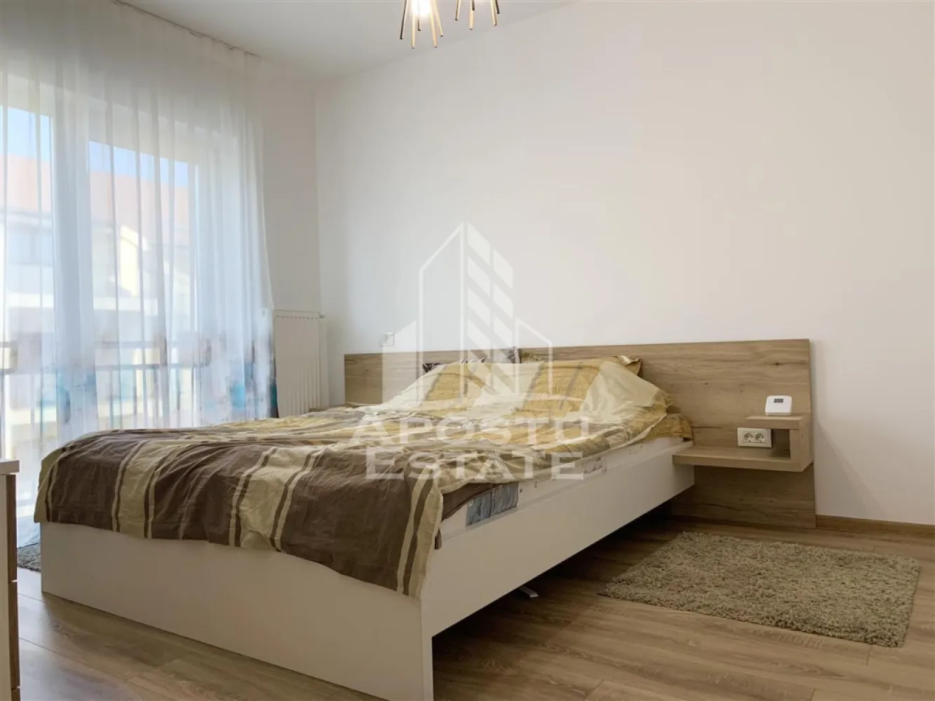 Apartament de vanzare cu 2 camere, la etajul intai, Calea Urseni - APOSTU ESTATE va propune spre vanzare un apartament modern cu 2 camere, situat pe Calea Urseni, intr-o zona linistita si apreciata, cu acces facil catre oras si principalele puncte de interes.

Apartamentul este amplasat la etajul intai al unui imobil cu regim de inaltime P+2E.

Locuinta dispune de o suprafata utila de 55 mp, la care se adauga o terasa, ideala pentru momentele de relaxare.

Compartimentarea este eficienta si bine gandita pentru confortul zilnic:

Living deschis cu bucataria si locul de luat masa;
Dormitor;
Baie cu cada;
Terasa;

Apartamentul se vinde complet mobilat si utilat, fiind pregatit pentru mutare imediata, fara investitii suplimentare.

Agentia imobiliara Apostu Estate ofera consultatii si solutii financiare prin colaboratorii nostri.

Proprietatea reprezinta o alegere excelenta atat pentru locuit, cat si pentru investitie, datorita compartimentarii practice si amplasarii intr-o zona aflata in continua dezvoltare.

Pentru mai multe detalii sau pentru a programa o vizionare, va stam cu drag la dispozitie!
CP3217194