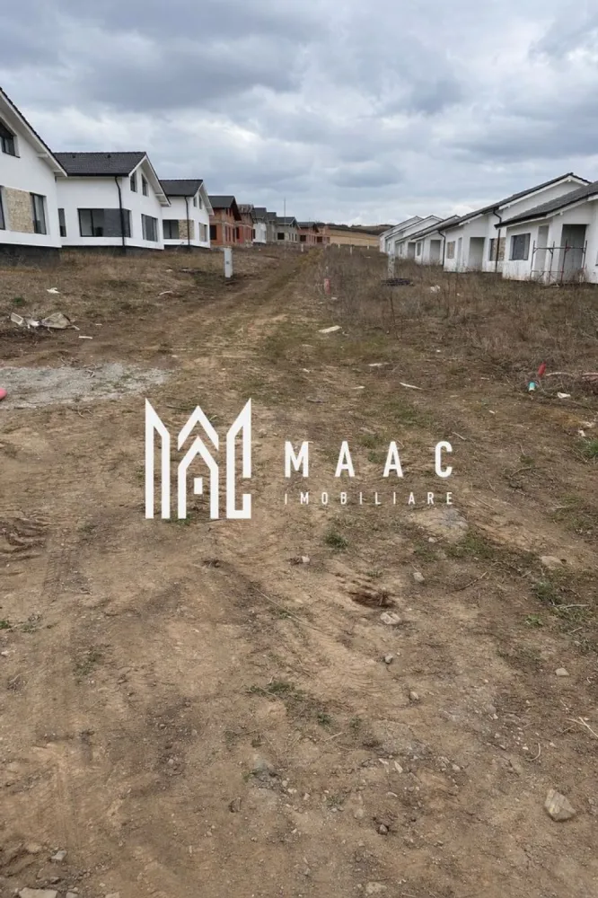 Teren Intravilan I 678 MPU I Sura Mare - MAAC Imobiliare va propune spre vanzare parcelă de teren intravilan cu suprafața totală de 678 mp, situată într-un cartier exclusiv de case, cu acces facil și priveliște superbă asupra împrejurimilor.

Avantaje principale:

Suprafață totală teren: 678 mp
Fundație deja turnată
Teren situat pe stradă amenajată
Acces auto până la proprietate
Utilități trase până la poarta terenului
Zonă liniștită, ideală pentru locuință
Amplasare foarte bună, într-un cartier de case din Șura Mare

Destinații admise conform zonei:
Imobil amplasat în zonă de locuințe individuale și colective mici, cu regim maxim de înălțime:

S+P+E
D+P+E
S+P+M
D+P+M

Terenul este ideal atât pentru construcția unei case familiale, cât și pentru un proiect rezidențial de mici dimensiuni, beneficiind de toate avantajele unei zone în plină dezvoltare.
Pentru mai multe detalii si programarea unei vizionari va rugam sa specificati ID: CP3005153.