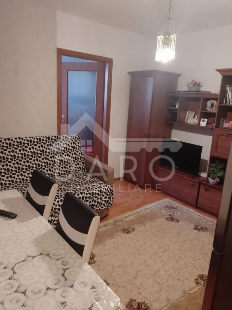 Vânzare apartament 2 camere - 🏡 Apartament 2 camere – Ady Endre | Etaj 4 | 55.000 €
✨ O oportunitate excelentă pentru investiție sau locuință proprie!
📍 Locație: Târgu Mureș – zona Ady Endre
📐 Suprafață: 27 mp
🏢 Etaj: 4 din 4 (acoperiș izolat)
🛏️ Compartimentare: nedecomandat
💰 Preț: 55.000 €
🔑 Detalii apartament:
🛋️ 2 camere
🍽️ Bucătărie
🛁 Baie
✔️ Confort 2
✔️ Centrală termică proprie Ariston (nouă)
✔️ Geamuri termopan
✔️ Ușă metalică
✔️ Acoperiș izolat
💡 Ideal pentru închiriere sau locuit, cu costuri reduse
📞 Pentru detalii și vizionări: 0749 535 729
👩‍💼 Coman Maria – Daro Imobiliare
💭 Vrei să-l cumperi prin credit?
Prin Kiwi Finance beneficiezi de:
✔️ analiză GRATUITĂ a eligibilității
✔️ acces la oferte de la peste 12 bănci
✔️ negocierea dobânzii în favoarea ta
✔️ suport complet până la semnare