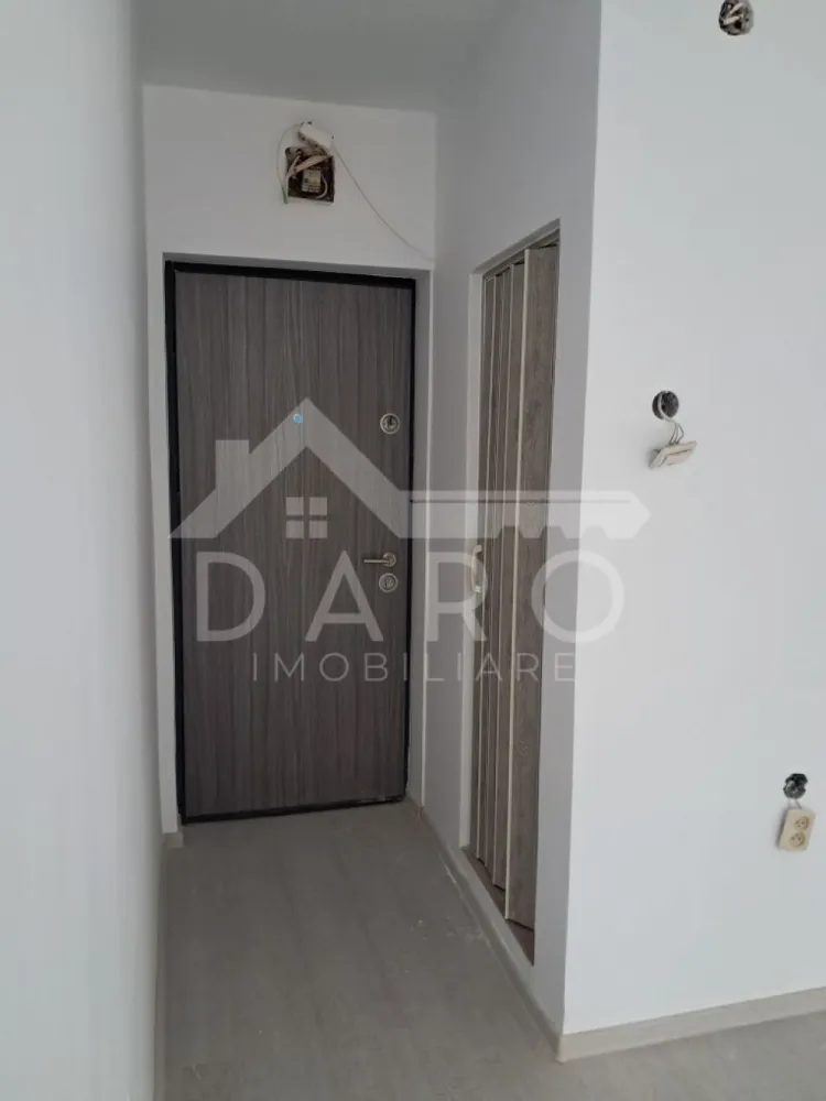 🏡 Garsonieră renovată – Etaj 2 | 25.500 € ✨ - 🏡 Garsonieră renovată – Etaj 2 | 25.500 € ✨
💡 Oportunitate excelentă pentru investiție sau locuință proprie!
📍 Locație: Târgu Mureș
📐 Suprafață: 13 mp
🏢 Etaj: 2 din 4
💰 Preț: 25.500 €
🔑 Detalii garsonieră:
🛏️ Spațiu eficient compartimentat
🛁 Baie (se predă complet utilată)
✔️ Renovată complet
✔️ Parchet nou + izolație
✔️ Instalație electrică îmbunătățită
✔️ Tablou electric nou
✔️ Geam termopan
✔️ Ușă metalică
🛁 Baie utilată (inclus în preț):
WC nou
Lavoar + baterie
Oglindă
☀️ Luminoasă, poziționare foarte bună
💡 Ideală pentru închiriere rapidă sau locuit, cu investiție mică
📞 Pentru detalii și vizionări: 0749 535 729
👩‍💼 Coman Maria – Daro Imobiliare
💭 Vrei să o cumperi prin credit?
Prin Kiwi Finance beneficiezi de:
✔️ analiză GRATUITĂ a eligibilității
✔️ acces la oferte de la peste 12 bănci
✔️ negocierea dobânzii în favoarea ta
✔️ suport complet până la semnare