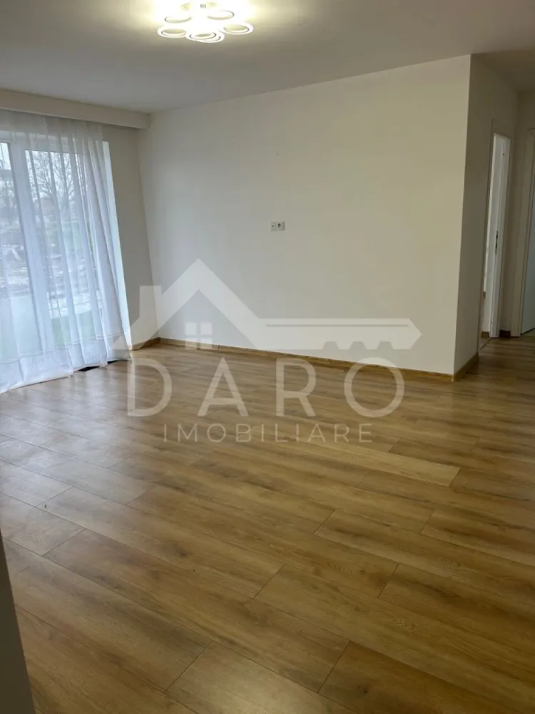 🏡 Apartament 2 camere – Ama Residence | Grădină | Parcare |400 €/lună - 🏡 Apartament 2 camere – Ama Residence | Grădină | Parcare | 400 €/lună 🌿
✨ Cauți un apartament nou, spațios, cu grădină proprie?
Acesta este exact ce îți trebuie!
📍 Locație: Târgu Mureș – Ama Residence
📐 Suprafață: 56 mp + grădină 30 mp
🏢 Etaj: Parter
💰 Chirie: 400 €/lună
🔑 Compartimentare:
🛋️ Living
🛏️ Dormitor
🍽️ Bucătărie
🛁 Baie
🚪 Hol
🌿 Bonusuri care fac diferența:
grădină proprie de 30 mp 🌳
loc de parcare acoperit 🚗
boxă pentru depozitare 📦
✔️ Construcție nouă – 2024
✔️ Apartament spațios
✔️ Parțial mobilat
💡 Ideal atât pentru locuit, cât și pentru activități comerciale (contabilitate, salon, cabinet etc.)
📞 Pentru detalii și vizionări: 0749 535 729
👩‍💼 Coman Maria – Daro Imobiliare
💭 Te gândești să-ți cumperi propriul apartament?
Prin Kiwi Finance beneficiezi de:
✔️ analiză GRATUITĂ a eligibilității
✔️ acces la oferte de la peste 12 bănci
✔️ negocierea dobânzii în favoarea ta
✔️ suport complet până la semnare