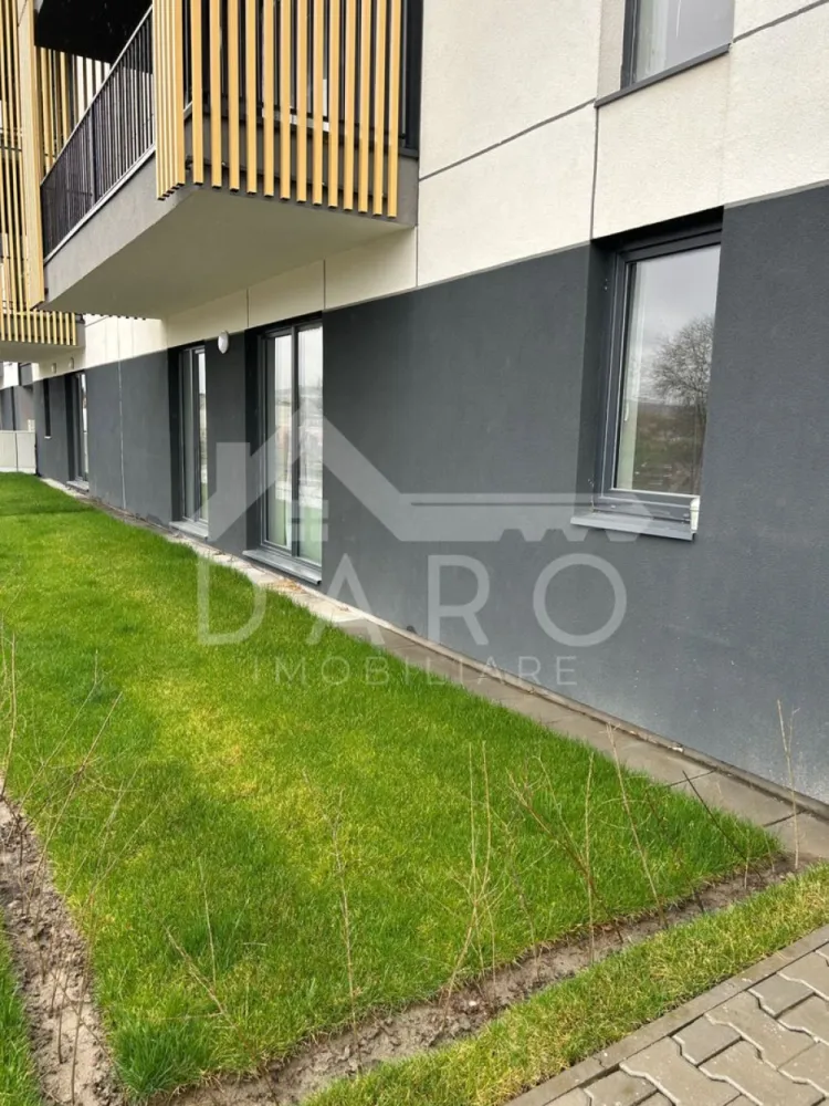 🏡 Apartament 2 camere – Ama Residence | Grădină | Parcare |400 €/lună - 🏡 Apartament 2 camere – Ama Residence | Grădină | Parcare | 400 €/lună 🌿
✨ Cauți un apartament nou, spațios, cu grădină proprie?
Acesta este exact ce îți trebuie!
📍 Locație: Târgu Mureș – Ama Residence
📐 Suprafață: 56 mp + grădină 30 mp
🏢 Etaj: Parter
💰 Chirie: 400 €/lună
🔑 Compartimentare:
🛋️ Living
🛏️ Dormitor
🍽️ Bucătărie
🛁 Baie
🚪 Hol
🌿 Bonusuri care fac diferența:
grădină proprie de 30 mp 🌳
loc de parcare acoperit 🚗
boxă pentru depozitare 📦
✔️ Construcție nouă – 2024
✔️ Apartament spațios
✔️ Parțial mobilat
💡 Ideal atât pentru locuit, cât și pentru activități comerciale (contabilitate, salon, cabinet etc.)
📞 Pentru detalii și vizionări: 0749 535 729
👩‍💼 Coman Maria – Daro Imobiliare
💭 Te gândești să-ți cumperi propriul apartament?
Prin Kiwi Finance beneficiezi de:
✔️ analiză GRATUITĂ a eligibilității
✔️ acces la oferte de la peste 12 bănci
✔️ negocierea dobânzii în favoarea ta
✔️ suport complet până la semnare