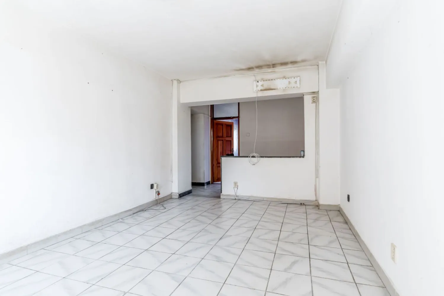 Apartament 4 camere | Bloc Z27 | Calea Aurel Vlaicu - Cauți un apartament spațios pe care să îl amenajezi exact așa cum îți dorești? Acest apartament cu 4 camere, situat în blocul Z27, vizavi de Biserica Catolică, poate fi alegerea potrivită.

✔️ 124 mp suprafață construită
✔️ Compartimentare decomandată
✔️ Etaj 3 din 8, bloc cu lift
✔️ 2 băi și bucătărie generoasă
✔️ Vedere pe ambele părți ale blocului
✔️ Necesită renovare – ideal pentru personalizare după propriul gust

Poziționat într-o zonă apreciată, cu acces rapid la magazine, școli, mijloace de transport și toate facilitățile necesare.

📞 Andreea Szuchanszki – Consultant Imobiliar
0742 267 773 | Telefon / WhatsApp