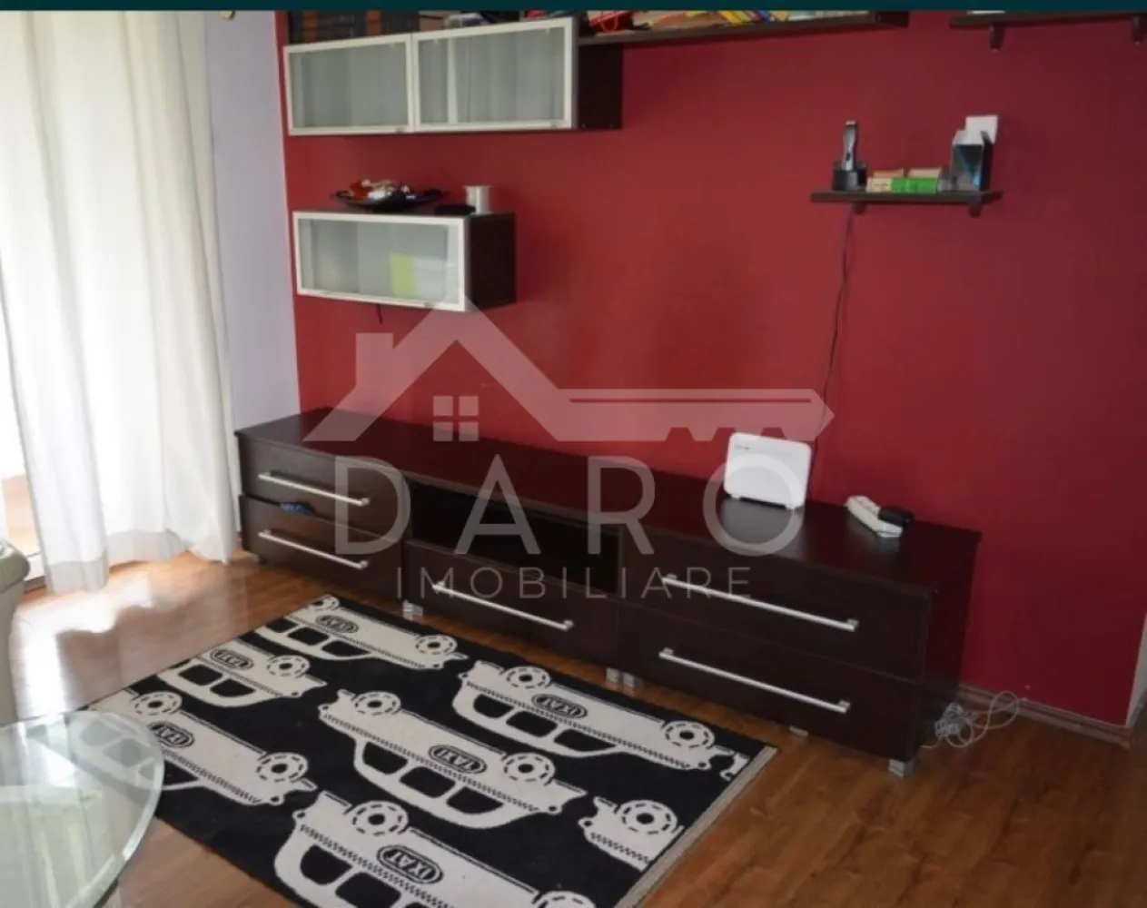 Apartament de închiriat în Tudor - 🏡 Apartament 2 camere decomandat – Tudor | 72 mp | 350 €/lună ✨
💡 Cauți un apartament spațios, bine poziționat și pregătit pentru mutare?
Acesta este pentru tine!
📍 Locație: Târgu Mureș – cartier Tudor (str. Brașovului)
📐 Suprafață: 72 mp
🏢 Etaj: 4
💰 Chirie: 350 €/lună
🔑 Compartimentare:
🛋️ Cameră mare cu balcon
🛏️ Cameră mică
🍽️ Bucătărie + hol
🛁 Baie
✔️ Apartament decomandat
✔️ Complet mobilat și utilat
✔️ Centrală termică proprie
✔️ Geamuri termopan
✔️ Ușă metalică
📍 Zonă excelentă:
aproape de Bulevardul 1 Decembrie
stații de autobuz 🚌
magazine și facilități
📅 Disponibil din 01 aprilie
💡 Ideal pentru cupluri sau persoane care își doresc spațiu generos
📞 Pentru detalii și vizionări: 0749 535 729
👩‍💼 Coman Maria – Daro Imobiliare
💭 Te gândești să-ți cumperi propriul apartament?
Prin Kiwi Finance beneficiezi de:
✔️ analiză GRATUITĂ a eligibilității
✔️ acces la oferte de la peste 12 bănci
✔️ negocierea dobânzii în favoarea ta
✔️ suport complet până la semnare