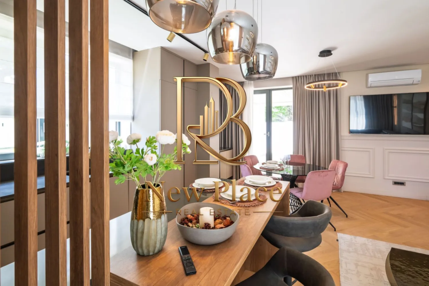 [VIDEO] IANCU NICOLAE | ROVERE | CURTE 190 mp [+21% TVA] ULTRA LUX - ✅Pentru o perspectiva mai buna asupra imobilului, va invitam sa vizionati Video-ul de prezentare✅

New Place Real Estate Company va propune spre vanzare un apartament spatios si inteligent compartimentat, situat intr un Ansamblu Rezidential din zona de nord a Capitalei, intr-o oaza de liniste, cu aer curat si acces facil catre toate punctele de interes. Situat in zona Erou Iancu Nicolae, Ansamblul este plin de rafinament fiind locul ideal in care vei beneficia de intimitatea necesara de fiecare data cand pasesti acasa si unde vei gasi o comunitate formata din locatari care impartasesc aceleasi valori cu tine.

Ansamblul are o arhitectura moderna, este format din cladiri cu regim de inaltime mica (P+2+3R+4R), fiind este construit pe un lot de 8,000 mp de teren, amprenta constructiei avand doar 3,000 mp, parcarile fiind prevazute doar la subteran, avand curti interioare cu spatii verzi generoase care includ o piscina si loc de joaca pentru copii.

Apartamentul se afla situat la Parter si are o Curte cu suprafata de 190.00 mp, avand o suprafata utila totala de 110.16 mp, suprafata desfasurata fiind impartita astfel: living, dining si bucatarie open space cu suprafata de 37.50 mp, dormitor matrimonial cu zona de dressing cu suprafata de 19.10 mp si baie proprie cu suprafata de 4.50 mp, inca un dormitor matrimonial cu zona de dressing cu suprafata de 15.40 mp si baie proprie cu suprafata de 3.80 mp, dormitor secundar cu suprafata de 15.90 mp, grup sanitar cu suprafata de 3.50 mp si hol cu suprafata de 10.10 mp.

Sepaprat se poate achizitiona si unul sau doua locuri de parcare situate la subteranul imobilului la pretul de 25,000 Eur+TVA.

Finisajele de top si facilitatile exclusive completeaza calitatea constructiei, oferind un confort sporit rezidentilor ansamblului:
- Piscina exterioara
- Loc de joaca pentru copii
- Spatii pietonale largi si pline de verdeata
- Centrala de imobil
- Video interfon
- Locatie ideala
- Branduri de top atat pentru finisaje cat si pentru materialele de constructie

Pentru mai multe detalii sau pentru a programa o vizionare, nu ezitati sa ne contactati.

Aceasta oferta apartine New Place Real Estate Company.