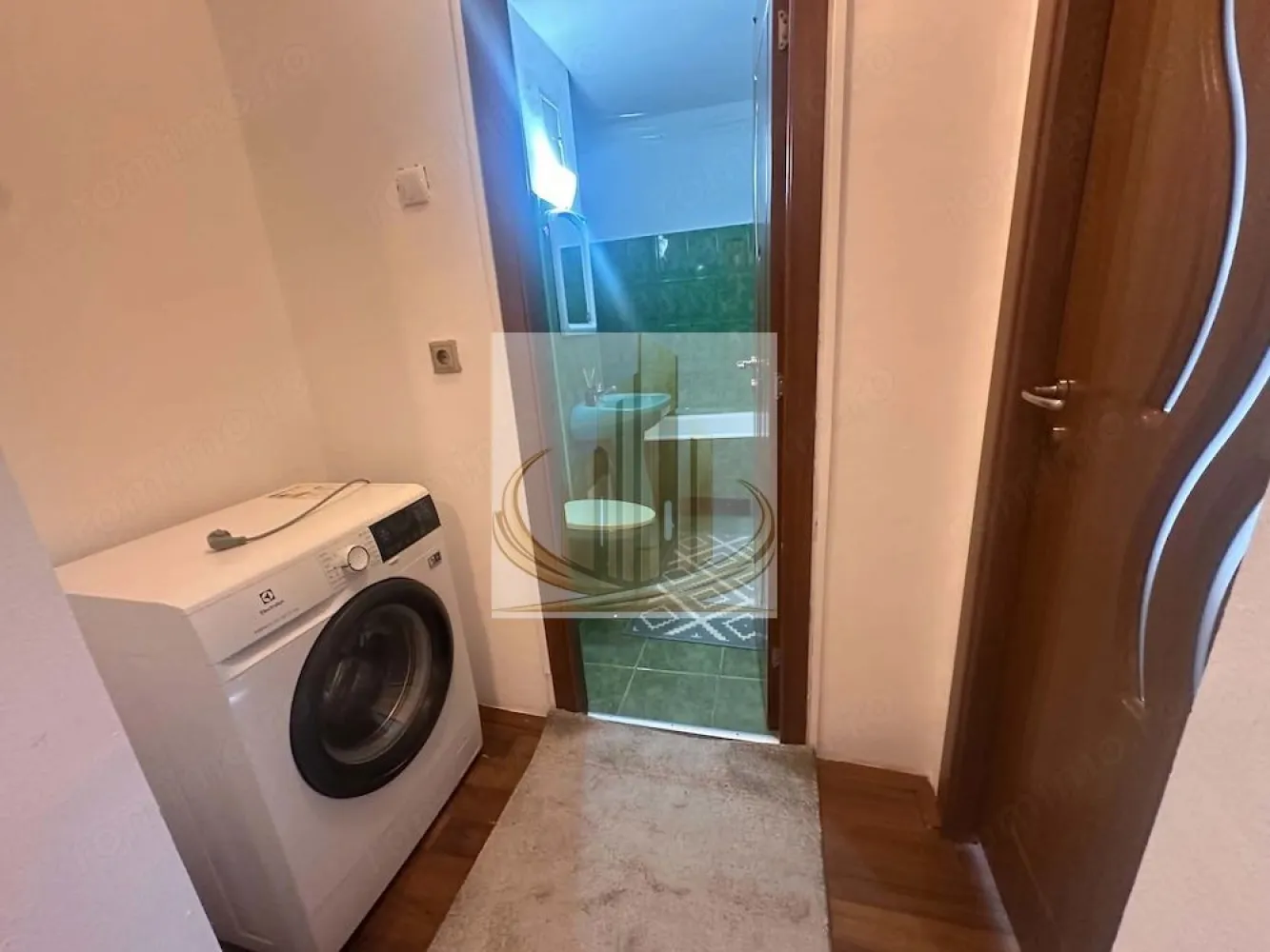 Apartament 2 camere decomandat etajul 3 Lipovei - Grand Mobilis Imobiliare vă oferă spre vânzare un apartament cu 2 camere, confort 1, decomandat, situat la etajul 3 din 4, în zona Lipovei.

Apartamentul are o suprafață totală de 54 mp și beneficiază de finisaje precum tâmplărie PVC cu geam termopan, gresie, parchet și uși interioare schimbate.

Locuința se vinde complet mobilată și utilată, exact cum se prezintă în fotografii, fiind pregătită pentru mutare imediată.

Pentru mai multe informații sau pentru programarea unei vizionări, vă stăm la dispoziție.

ID intern CP3217524