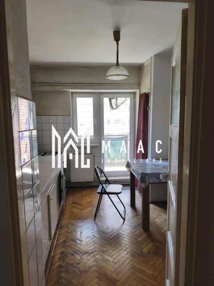 Apartament 2 camere | 70 mpu | Balcon | Mihai Viteazu - Apartament decomandat cu 2 camere de închiriat pe Mihai Viteazu, Sibiu

MAAC Imobiliare propune spre închiriere un apartament decomandat cu 2 camere, situat pe Bulevardul Mihai Viteazu din Sibiu, una dintre cele mai căutate și bine conectate zone ale orașului.

Apartamentul este amplasat la etajul 1 și are o suprafață utilă de 70 mp, oferind un spațiu generos, bine compartimentat și potrivit pentru locuire imediată. Proprietatea se închiriază complet mobilată și utilată.

Compartimentarea este practică și include 2 camere, bucătărie, baie și balcon.

Locuința beneficiază de balcon, mobilier și dotări necesare pentru confortul zilnic, fiind disponibilă pentru mutare imediată.

Zona oferă acces rapid către magazine, supermarketuri, centre comerciale, școli, farmacii, mijloace de transport și alte puncte de interes din Sibiu.

Pentru mai multe detalii sau pentru stabilirea unei vizionări, contactați echipa MAAC Imobiliare.

ID anunț: CP3216310