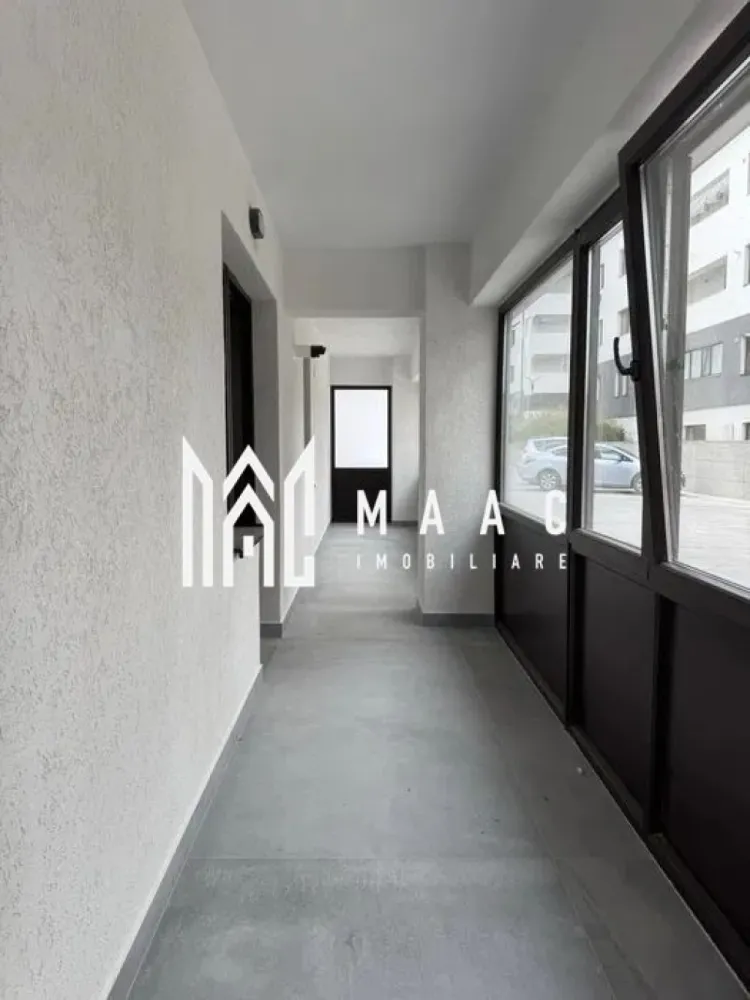 Apartament 2 camere | Ostroveni, Vâlcea | INTABULAT, bloc nou - Apartament de vânzare cu 2 camere în Ostroveni, Râmnicu Vâlcea, situat într-un bloc nou finalizat, cu 74 mp utili, balcon închis și contract final disponibil imediat.

Detalii proprietate:
• Suprafață utilă: 74 mp
• Apartament cu 2 camere, 1 dormitor, 1 bucătărie și 1 baie
• Compartimentare interioară: living, dormitor, bucătărie, baie și hol
• Balcon închis, cu suprafață generoasă
• Poziționat la demisol înalt (pe pământ), într-un imobil cu 4 niveluri
• Bloc finalizat în 2026, cu structură din cărămidă
• Imobil recepționat, INTABULAT și cu toate utilitățile racordate
• Contractul final de vânzare se poate încheia imediat

Apartamentul este situat în Ostroveni, Râmnicu Vâlcea, într-un ansamblu rezidențial nou. Poziționarea la demisol înalt oferă acces facil, iar balconul închis completează spațiul util al locuinței pentru folosirea de zi cu zi.

Cod anunț CP3216802. Contactați echipa MAAC Imobiliare pentru mai multe informații și programarea unei vizionări.

Conținut optimizat cu AI, aprobat de agent uman.