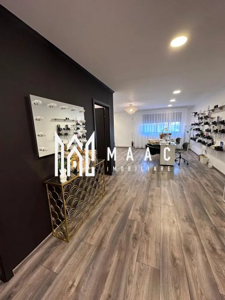 Apartament 3 camere decomandat | Hipodrom 3, Sibiu | 91 mp, la cheie - Apartament 3 camere Sibiu, în zona Hipodrom 3, cu 91 mp utili și predare la cheie, potrivit pentru cei care caută o locuință spațioasă, gata pentru mutare.

Detalii proprietate:
• Suprafață utilă: 91 mp
• Suprafață construită: 118 mp
• Compartimentare: decomandat, 3 camere
• Stare interioară: bună
• Construcție finalizată
• Structură: cărămidă
• Imobil cu 11 niveluri
• 1 loc de parcare
• Proprietatea este finisată și se predă la cheie, fiind pregătită pentru mutare

Proprietatea este amplasată în zona Hipodrom 3 din Sibiu. Localizarea completează un apartament cu suprafață utilă generoasă și compartimentare decomandată.

Cod anunț CP3217112. Contactați-ne pentru o vizionare și pentru detalii despre această proprietate disponibilă la vânzare.

Conținut optimizat cu AI, aprobat de agent uman.