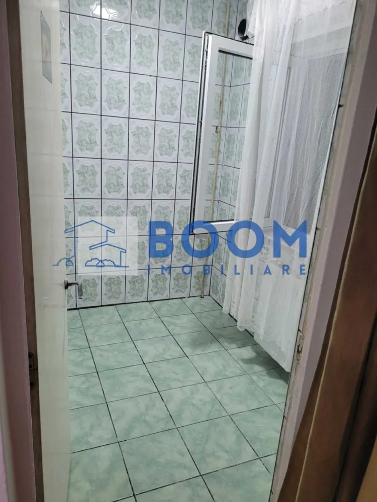 Garsoniera | Doctor Hacman | Etaj 3 - Garsonieră de vânzare – Zona Nord, Strada Doctor Hacman | 43.000 €
Agentie: BOOM Imobiliare

BOOM Imobiliare vă propune spre vânzare o garsonieră luminoasă, situată într-o zonă liniștită și verde din Zona Nord, pe strada Doctor Hacman. Imobilul se află la etajul 3, într-un bloc curat și bine întreținut, beneficiind de o suprafață totală de 26 mp și de un balcon open-space ideal pentru relaxare.

Garsoniera se vinde nemobilată, oferind noului proprietar posibilitatea de a o amenaja după propriul gust. Finisajele sunt clasice, iar compartimentarea este eficientă, potrivită atât pentru locuit, cât și pentru investiție în scop de închiriere.

Avantaje și localizare:

* Zonă liniștită, cu spații verzi;
* În proximitate: grădinițe, școli, centre comerciale, mijloace de transport;
* Acces rapid către punctele de interes din oraș.

Preț: 43.000 €

Pentru mai multe informații sau programarea unei vizionări, contactați BOOM Imobiliare.
id: CP3195757