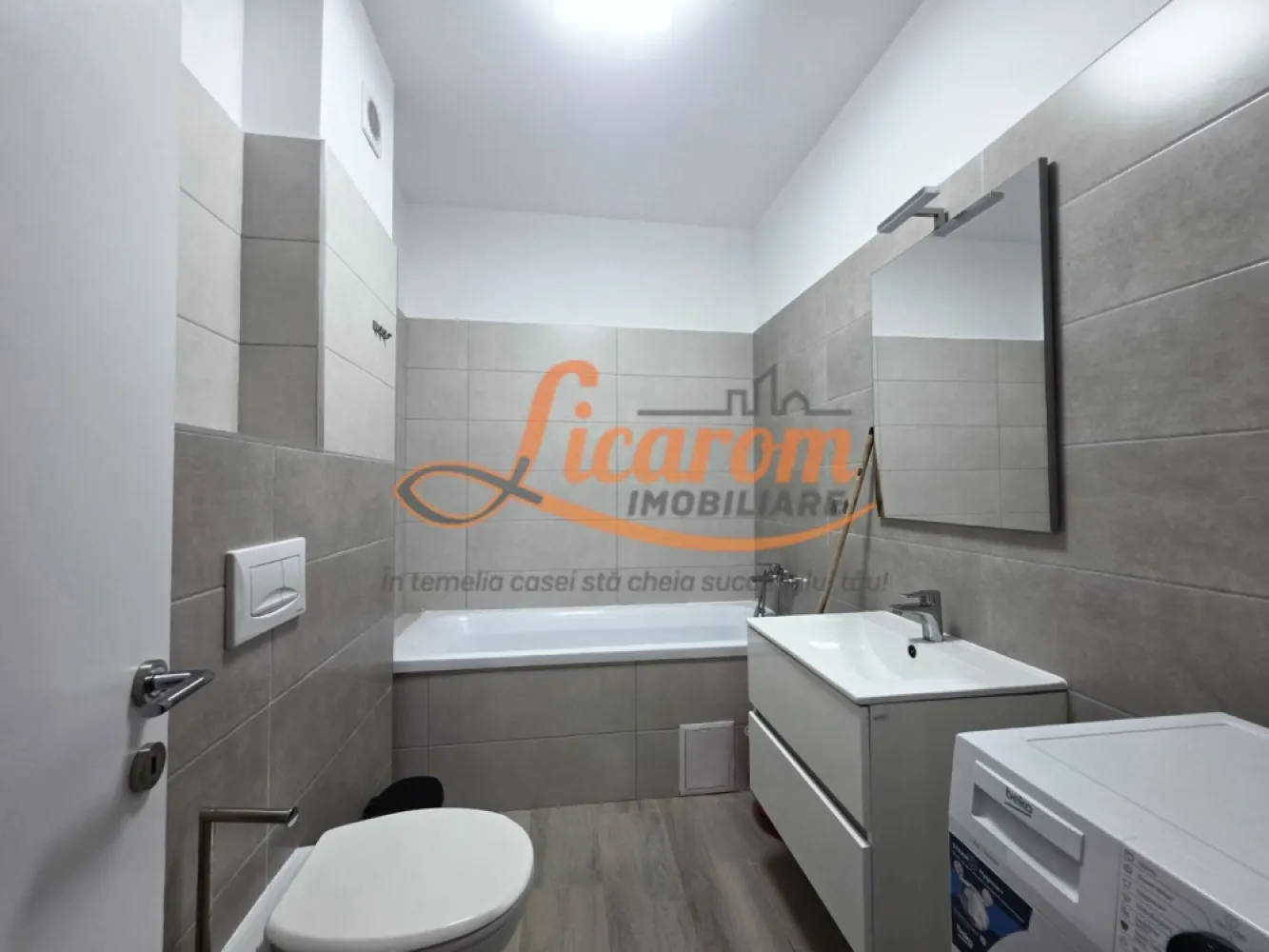Apartament 2 camere, mobilat, lift, parcare, animale,Cristian BV - Licarom Imobiliare propune spre inchiriere, un apartament cu 2 camere ,compact, mobilat și funcțional, zona dintre Cristian-Ghimbav — una dintre cele mai liniștite și curate zone din județul Brașov. cu acces rapid spre BV. 

Blocul este dotat cu lift. ,apartamentul se află la etajul 1 dintr-un bloc P+2, finalizat în 2023. in COMPLEXUL RESIDENTIAL LEABAY CONSTRUCT.

Apartamentul dispune de o zonă de zi cu living și loc de luat masa, o cameră separată de 12 mp utili, baie și balcon. Bucătăria este complet echipată, inclusiv mașină de spălat vase. Apartamentul beneficiază de încălzire centrală proprie (incalzire prin pardoseala) — control direct asupra consumului și costurilor. 

Gata de ocupare imediat.

Ideal pentru profesioniști sau cupluri care caută confort imediat, fără bătăi de cap. 
Detine loc de parcare.

SE ACEEPTA ANIMALE DE COMPANIE.

Pret 495 euro/luna.

Pentru mai multe informatii si vizionari,nu ezitati sa ne contactati la telefon 0723985424 Consultant imobiliar Liliana.