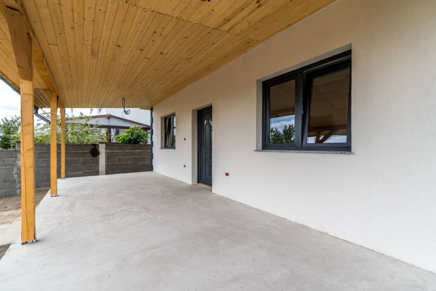 Casă nouă 4 camere, ideală pentru familie. Toate utilitățile - Vând casă nouă cu 4 camere, perfectă pentru o familie cu copii. Proprietatea se vinde cu posibilitatea de a o personaliza de la zero, după bunul plac – fără compromisuri în design. Toate utilitățile sunt active și disponibile.

Sună-mă pentru detalii sau pentru a programa o vizionare rapidă:
Contact: Flavius Novanc – 0770310381

COD: Proprietate CP3177219