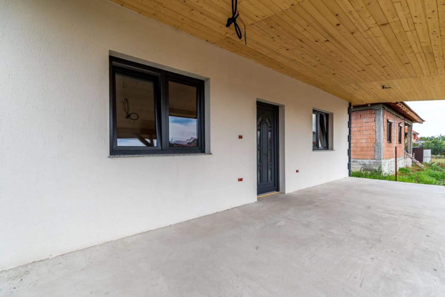 Casă nouă 4 camere, ideală pentru familie. Toate utilitățile - Vând casă nouă cu 4 camere, perfectă pentru o familie cu copii. Proprietatea se vinde cu posibilitatea de a o personaliza de la zero, după bunul plac – fără compromisuri în design. Toate utilitățile sunt active și disponibile.

Sună-mă pentru detalii sau pentru a programa o vizionare rapidă:
Contact: Flavius Novanc – 0770310381

COD: Proprietate CP3177219