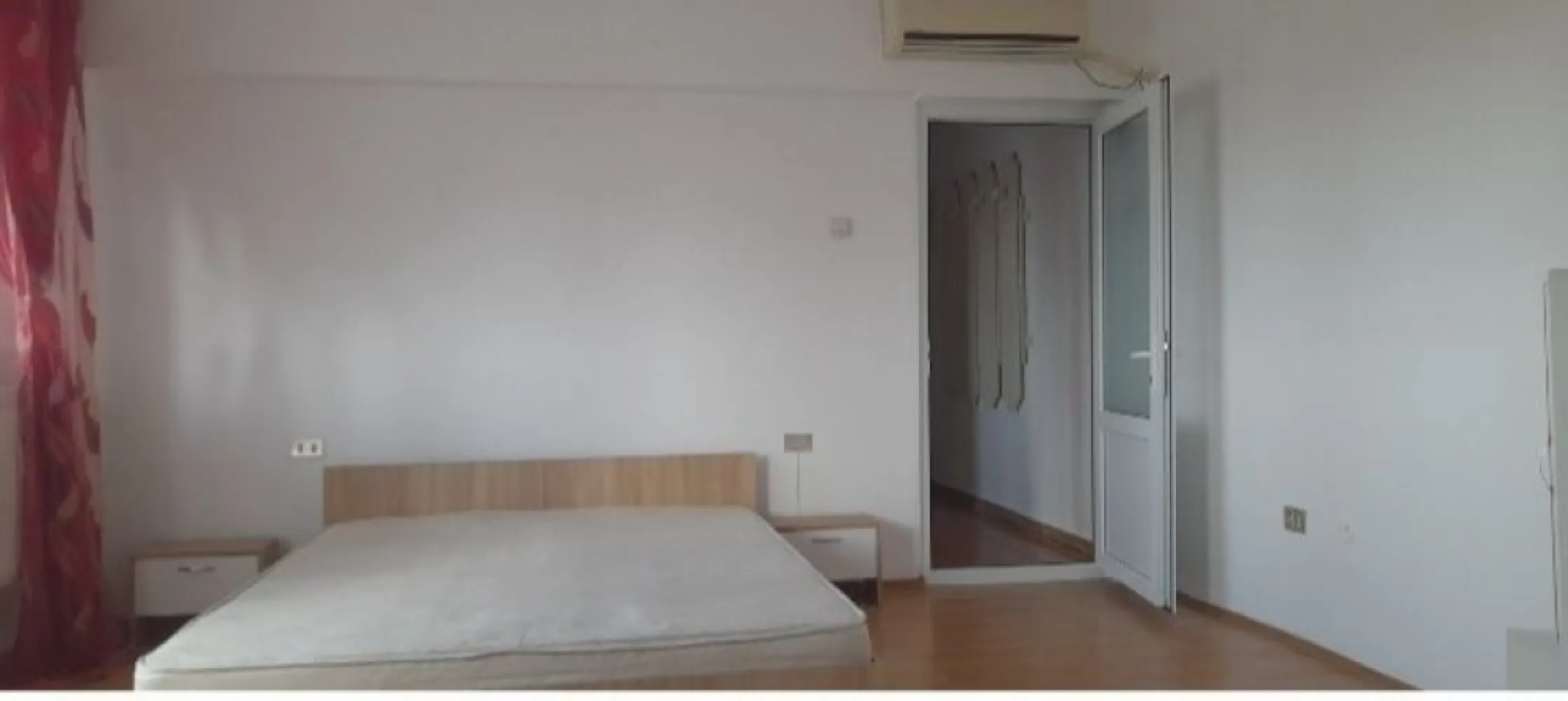 De vanzare apartament cu o cameră str. Brăilei, et. 7, 58.000 euro - Agentia Mag Invest oferă spre vânzare un apartament cu o suprafață de 42 mp utili, respectiv 45 mp cu balcon inclus, situat într-un bloc de pe strada Brailei, etaj 7/7.
Apartamentul beneficiază de următoarele îmbunătățiri:
- izolație exterioară;
- tâmplărie PVC cu geam termopan;
- uși interioare PVC;
- gresie și faianță;
- parchet;
- ușă metalică la intrare;
- centrală termică proprie;
- conductă de gaz separată.
Locuința este proaspăt zugrăvită, curată și disponibilă imediat. Actele sunt la zi, iar apartamentul este liber de sarcini.
Prețul de listare este pentru apartamentul nemobilat, acesta putând fi eliberat la cererea cumpărătorului. Dacă se dorește preluarea apartamentului exact cum apare în fotografii, mobilierul se negociază separat.
Preț: 58.000 €, ușor negociabil.
Comision de tranzactionare 1,5%.
Pentru mai multe informații, vă rog să mă contactați telefonic 0741.030.291 Marilena.