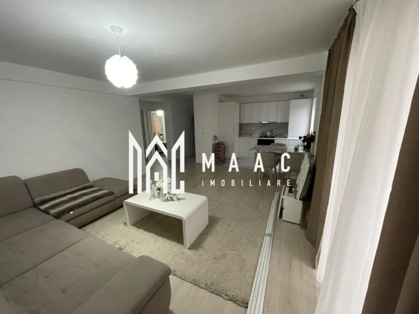 Apartament 3 camere | Parter | Parcare | Sebes - MAAC Imobiliare vă propune spre vânzare un apartament modern și spațios, situat la parter intr-o zonă liniștită și bine poziționată din Sebeș, pe strada Mihail Kogălniceanu nr. 52B.

Detalii apartament:
Suprafață utilă: 66 mp
Compartimentare: 3 camere – living cu bucătărie open space, 2 dormitoare și o baie
Parter – ideal pentru familii, persoane în vârstă sau investiție
Avans minim:50%

Complet mobilat și utilat
Bucătărie open space integrată cu livingul – spațiu luminos și primitor
Finisaje de calitate, design modern
Apartament curat, bine întreținut, gata de mutat imediat

Avantaje și locație:
Zonă liniștită, cu acces facil către centrul orașului
În apropiere: magazine, școli, grădinițe, mijloace de transport
Ideal atât pentru locuință personală, cât și pentru investiție

Pentru mai multe detalii specificati telefonic ID: CP2812439