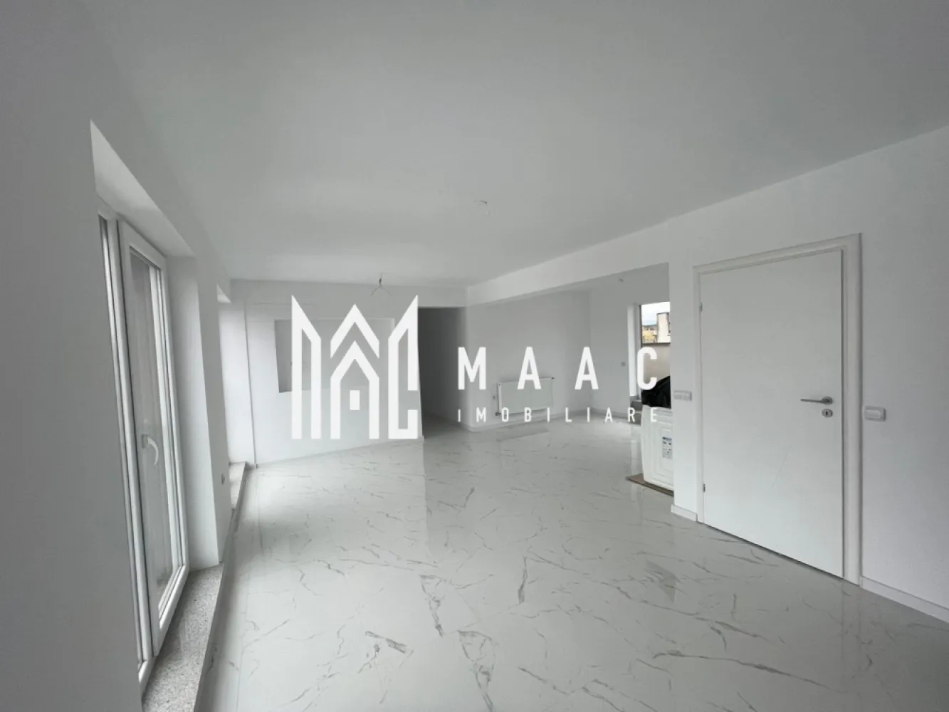 Penthouse 4 Camere Sebes Zona Kogalniceanu - MAAC Imobiliare – Penthouse 4 camere ,sebes zona kogalniceanu predare la cheie

Vă prezentăm un apartament tip penthouse deosebit, situat într-o zonă liniștită și selectă din Sebeș, pe strada Mihail Kogălniceanu nr. 58B. Proprietatea face parte dintr-o construcție nouă, realizată cu materiale de top și finisaje de înaltă calitate.

Caracteristici principale:
Suprafață utilă: 102 mp
Terasă generoasă: 70 mp
Avans minim:50%

Compartimentare:
3 dormitoare
Dormitor matrimonial cu baie proprie
O a doua baie complet utilată
Hol de acces către toate camerele
Bucătărie cu living open-space

Detalii suplimentare:
Finisajele moderne și terasa spectaculoasă creează o atmosferă rafinată și primitoare.

Această proprietate reprezintă alegerea perfectă pentru cei care caută un cămin elegant, modern și exclusivist, sau pentru o investiție sigură pe termen lung.

Adresă: Sebeș, str. Mihail Kogălniceanu nr. 58B

Pentru mai multe detalii specificati telefonic ID:CP2812322