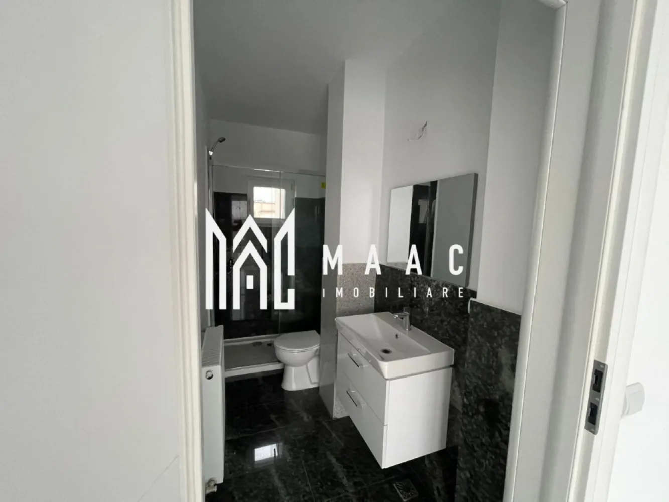 Penthouse 4 Camere Sebes Zona Kogalniceanu - MAAC Imobiliare – Penthouse 4 camere ,sebes zona kogalniceanu predare la cheie

Vă prezentăm un apartament tip penthouse deosebit, situat într-o zonă liniștită și selectă din Sebeș, pe strada Mihail Kogălniceanu nr. 58B. Proprietatea face parte dintr-o construcție nouă, realizată cu materiale de top și finisaje de înaltă calitate.

Caracteristici principale:
Suprafață utilă: 102 mp
Terasă generoasă: 70 mp
Avans minim:50%

Compartimentare:
3 dormitoare
Dormitor matrimonial cu baie proprie
O a doua baie complet utilată
Hol de acces către toate camerele
Bucătărie cu living open-space

Detalii suplimentare:
Finisajele moderne și terasa spectaculoasă creează o atmosferă rafinată și primitoare.

Această proprietate reprezintă alegerea perfectă pentru cei care caută un cămin elegant, modern și exclusivist, sau pentru o investiție sigură pe termen lung.

Adresă: Sebeș, str. Mihail Kogălniceanu nr. 58B

Pentru mai multe detalii specificati telefonic ID:CP2812322