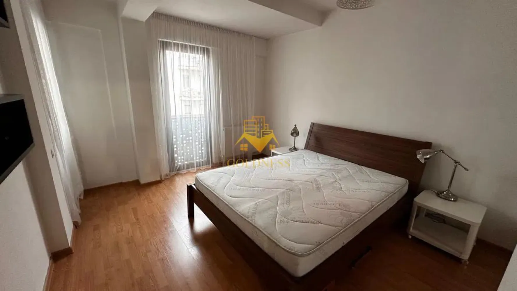 2 camere, modern, bloc nou, garaj, Europa Zona Calea Turzii, Toyota - GOLDNESS Imobiliare vă propune spre închiriere un apartament cu 2 camere complet mobilat și utilat, la etajul 4 într-un imobil de 8 etaje, în Cartierul Europa.
Dispune de parcare subterana inclusa in pret!
Se află în apropierea stațiilor de transport în comun, magazine, restaurante, spații verzi, farmacii, etc. 

Apartamentul este compartimentat astfel:
 - dormitor cu pat matrimonial, dressing, noptiere
 - living cu canapea extensibila, spatiu pentru depozitare, masuta pentru cafea, TV
 - bucatarie complet mobilata, utilata, loc de luat masa
 - baie cu cada, calorifer port prosop și dulap pentru depozitare.
 - terasa de 10 mp.

Imobilul este dotat cu toate cele necesare- centrală proprie, frigider, aragaz, hotă, mașină de spălat haine, etc. 

Dacă sunteți interesați de acest apartament și doriți să îl vizionați, dar și pentru alte oferte nu ezitați să ne contactați telefonic sau prin e-mail. Vă stăm la dispoziție!
Pentru intermediere se percepe un comision de 50% din prețul chiriei!
