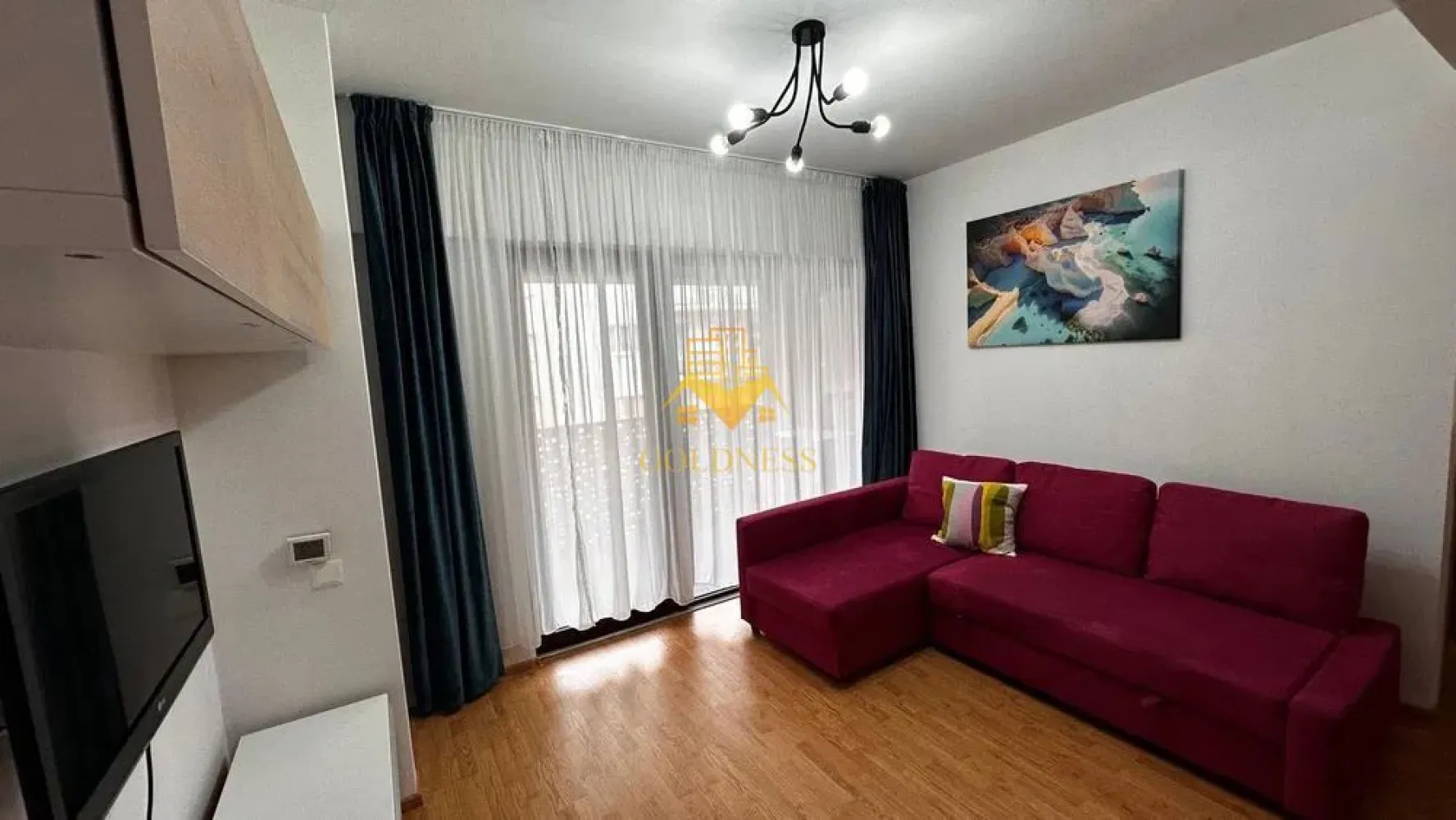 2 camere, modern, bloc nou, garaj, Europa Zona Calea Turzii, Toyota - GOLDNESS Imobiliare vă propune spre închiriere un apartament cu 2 camere complet mobilat și utilat, la etajul 4 într-un imobil de 8 etaje, în Cartierul Europa.
Dispune de parcare subterana inclusa in pret!
Se află în apropierea stațiilor de transport în comun, magazine, restaurante, spații verzi, farmacii, etc. 

Apartamentul este compartimentat astfel:
 - dormitor cu pat matrimonial, dressing, noptiere
 - living cu canapea extensibila, spatiu pentru depozitare, masuta pentru cafea, TV
 - bucatarie complet mobilata, utilata, loc de luat masa
 - baie cu cada, calorifer port prosop și dulap pentru depozitare.
 - terasa de 10 mp.

Imobilul este dotat cu toate cele necesare- centrală proprie, frigider, aragaz, hotă, mașină de spălat haine, etc. 

Dacă sunteți interesați de acest apartament și doriți să îl vizionați, dar și pentru alte oferte nu ezitați să ne contactați telefonic sau prin e-mail. Vă stăm la dispoziție!
Pentru intermediere se percepe un comision de 50% din prețul chiriei!
