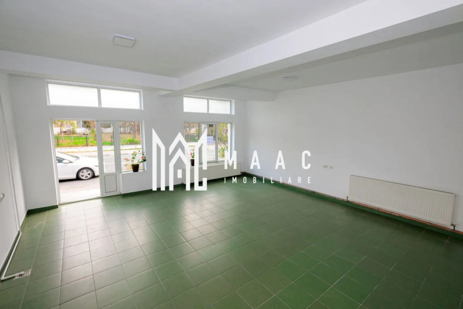 SPATIU COMERCIAL DE INCHIRIAT| ZONA MALL-ul NOU| CENTRALA TERMICA - 🏢 Maac Imobiliare propune spre închiriere spațiu comercial – zona Mall Nou, Strada Ferdinand, Râmnicu Vâlcea

Maac Imobiliare propune spre închiriere un spațiu comercial situat într-o zonă excelentă, pe Strada Ferdinand, în apropierea Mall-ului Nou din Râmnicu Vâlcea.

📐 Suprafață totală: 76 mp, compartimentată în două încăperi de câte 50 mp fiecare – ideal pentru birouri, showroom, salon, cabinet sau alte activități comerciale.

🔥 Spațiul este dotat cu centrală termică proprie, oferind confort termic pe tot parcursul anului.

✔️ Avantaje:

Compartimentare practică și flexibilă
Acces facil și vizibilitate excelentă

💰 Preț: 600 € / lună
📞 Pentru mai multe detalii sau vizionări: Maac Imobiliare CP2812290