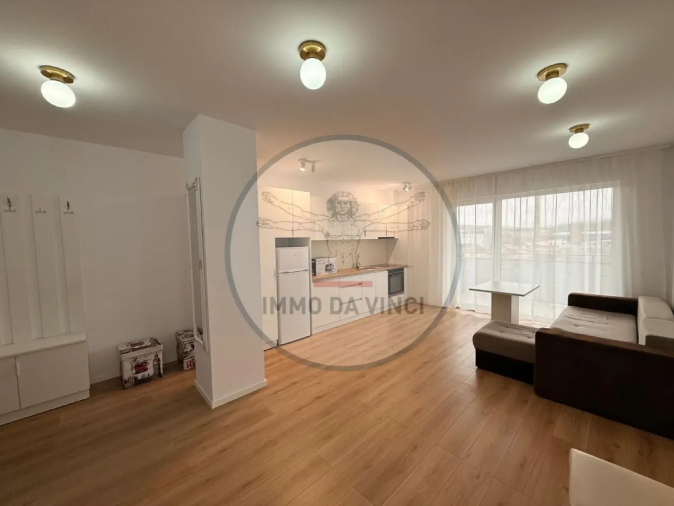 🔑 Prima închiriere: 2 Camere Dormitor si Living | Marasti/Bulgaria - ✨ PRIMA ÎNCHIRIERE – Totul NOU, Modern & Ready to Move! ✨
Cauți un loc unde confortul de acasă se îmbină cu facilitățile de top? Acest apartament situat în cartierul Bulgaria (str. Bobâlnei) este la prima utilizare și își așteaptă primii chiriași! 🏠🔑
📐 Spațiul tău ideal:
Suprafață: 45 mp utili + un balcon generos de 7 mp pentru cafeaua de dimineață ☕
Compartimentare: Dormitor primitor + Living open-space cu bucătărie modernă + Baie elegantă.
Etaj: 3 din 6, într-un bloc finalizat în 2025 🏗️.
🏙️ Facilități complex & Lifestyle:
Curte interioară privată cu spații verzi și loc de joacă (liniște și siguranță) 🌳.
2 lifturi ultra-moderne și rapide.
🚗 PARCARE SUBTERANĂ (optional)– cu barieră și poartă cu telecomandă. Uită de grija locului de parcare!
📍 Locație ultra-convenabilă:
🚌 Transport: Stație de autobuz la doar 50m.
🛒 Shopping: Supermarket la 200m, Kaufland la 5 min și Auchan la 10 min.
💰 Preț: 490 EUR / lună
📞 Sună acum pentru o vizionare:
0749 367 179