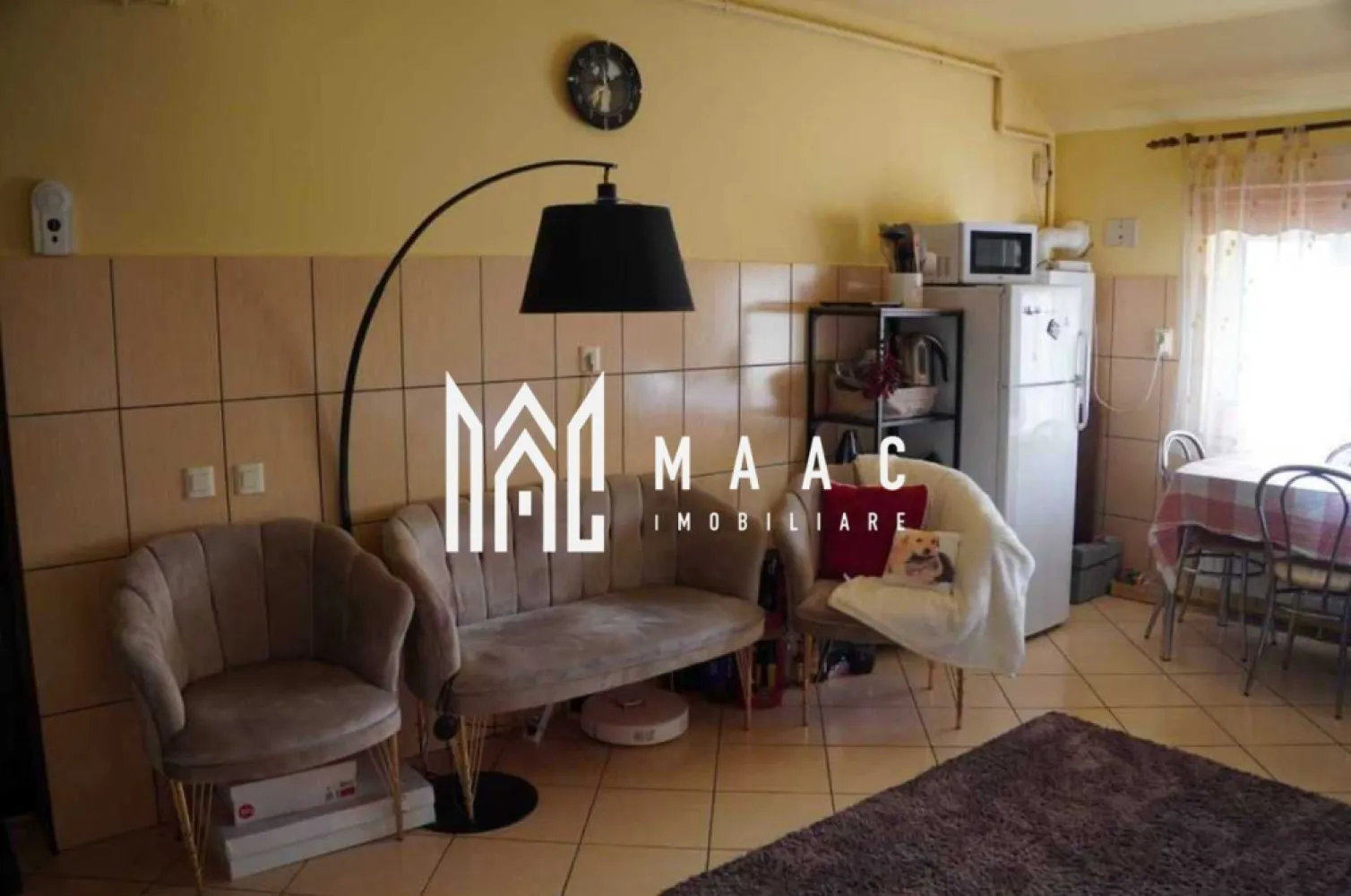 Apartament 2 camere | 56 MPU | Balcon | Turnișor - MAAC Imobiliare vă propune spre închiriere un apartament cu 2 camere, situat într-un bloc izolat din zona Turnișor, Alma.

Apartamentul decomandat este compus din hol de acces, bucătărie închisă, sufragerie cu acces pe balcon, dormitor matrimonial și baie cu geam de aerisire.

În împrejurimi exista mai multe locuri de parcare disponibile.

Se percepe o garanție în cuantumul unei chirii lunare.
Nu se acceptă animale de companie. 
Se predă mobilat/utilat.

Disponibilitate: imediată.

Pentru mai multe detalii, specificați telefonic ca ati văzut anunțul cu ID: CP3008644.