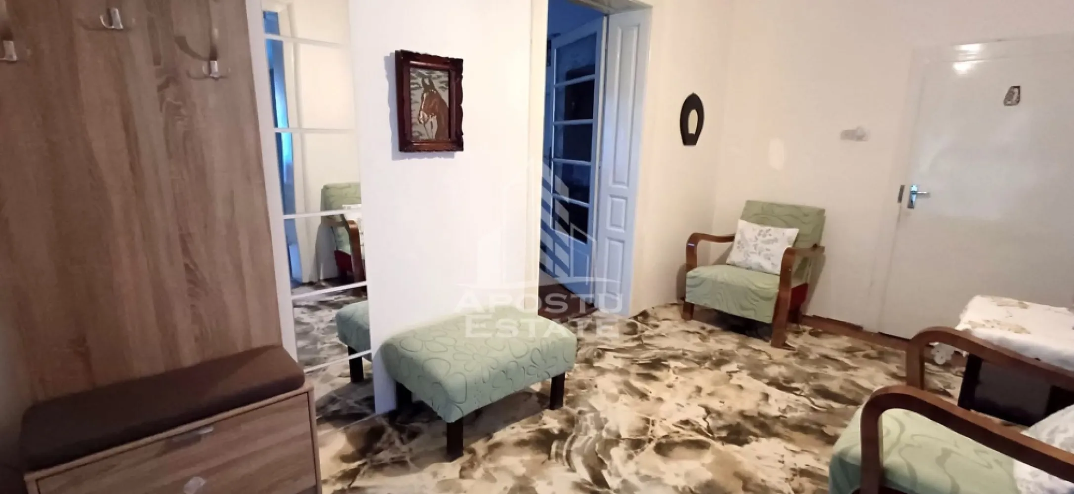 Casa din caramida de vanzare Freidorf Timisoara - APOSTU ESTATE va propune spre vanzare o casa din caramida, cu 497 teren, situata langa Lidl, Freidorf.

Suprafata terenului este de 497 mp, iar casa are urmatoarea compartimentare:

-bucatarie mare ( 16 mpu) cu veranda;
-camara;
-hol;
-camera;
-baie;
-doua dormitoare;
-terasa acoperita;
-diferite anexe gospodaresti.

Locatia este linistita, cu acces rapid la Lidl din Freidorf, diferite unitati de invatamant si mijloace de transport in comun.

Incalzirea se face prin centrala pe gaz.

Va invitam la o vizionare chiar astazi.

CP2877975