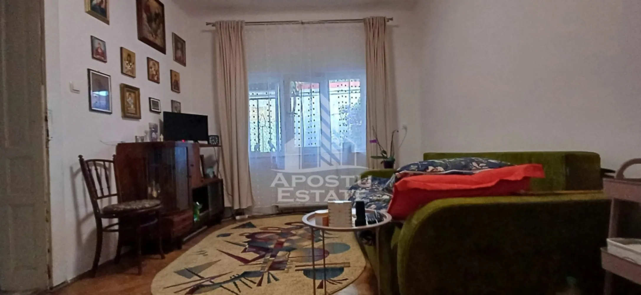 Casa din caramida de vanzare Freidorf Timisoara - APOSTU ESTATE va propune spre vanzare o casa din caramida, cu 497 teren, situata langa Lidl, Freidorf.

Suprafata terenului este de 497 mp, iar casa are urmatoarea compartimentare:

-bucatarie mare ( 16 mpu) cu veranda;
-camara;
-hol;
-camera;
-baie;
-doua dormitoare;
-terasa acoperita;
-diferite anexe gospodaresti.

Locatia este linistita, cu acces rapid la Lidl din Freidorf, diferite unitati de invatamant si mijloace de transport in comun.

Incalzirea se face prin centrala pe gaz.

Va invitam la o vizionare chiar astazi.

CP2877975