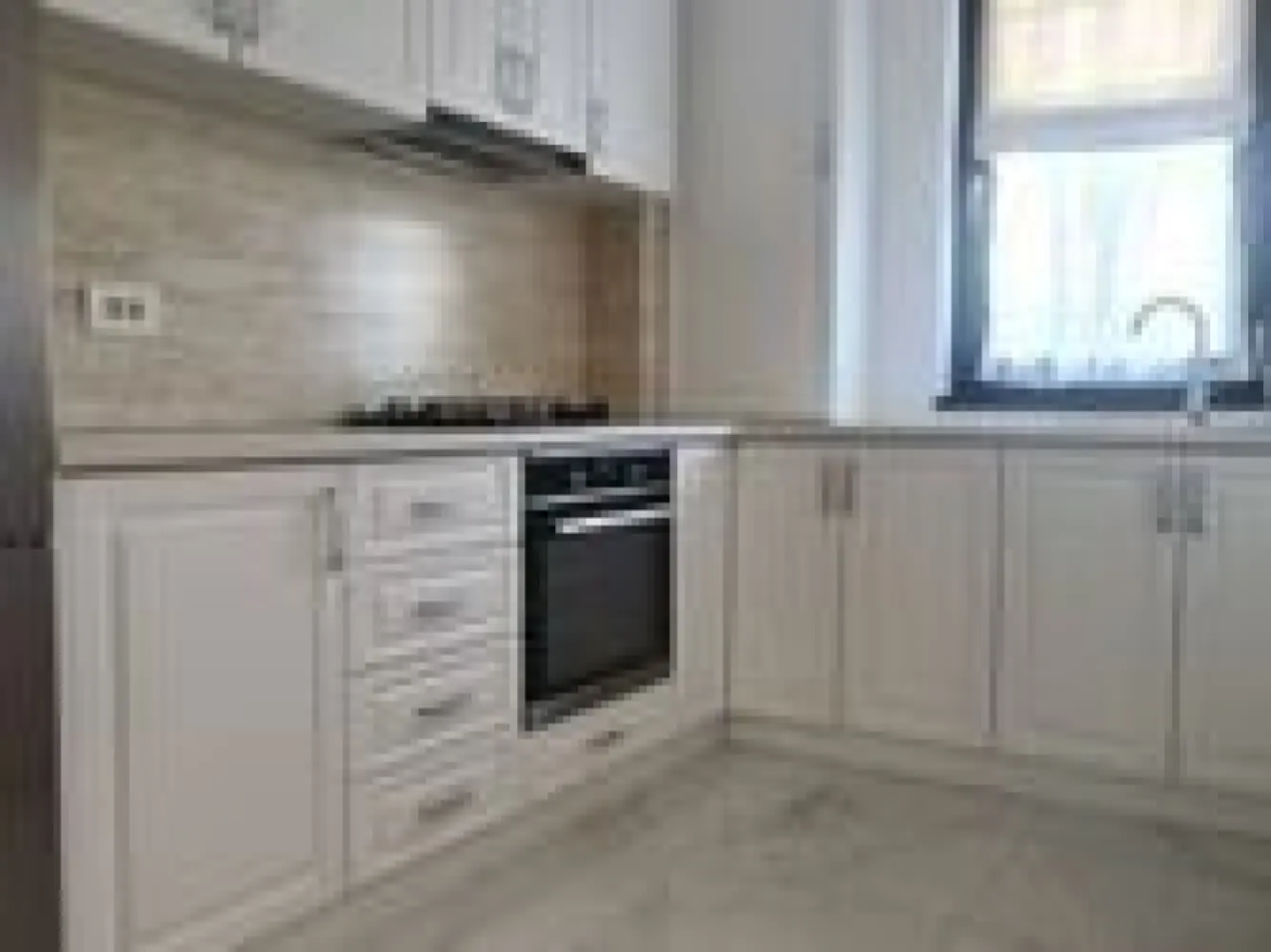 De inchiriat apartament cu 2 camere, Parter, Micro 17, 550 euro - Agentia Mag Invest oferă spre închiriere un apartament modern cu 2 camere, situat la etajul 2, într-un bloc nou, amplasat într-o zonă foarte bună, micro 17, lângă supermarketul Penny și parc, cu acces facil către magazine, mijloace de transport și alte puncte de interes.
Apartamentul este spațios, dispune de balcon și este amenajat cu mobilier de lux, fiind complet mobilat și utilat, gata pentru mutare imediată.
Dotări:
- încălzire în pardoseală;
- mobilier modern, de calitate superioară;
- electrocasnice complete;
- balcon;
- finisaje premium.
Preț chirie: 550 €/lună
Loc de parcare: 50 €/lună (opțional).
Garantie returnabila 550 euro.
Se percepe comision de tranzactionare de la chirias.
Apartamentul este ideal pentru un cuplu sau pentru o persoană care își dorește un stil de viață modern, într-o locație liniștită, aproape de toate facilitățile necesare.
Pentru mai multe informații și programarea unei vizionări, vă rugăm să ne contactați telefonic 0746.252.252 Liliana Ene.