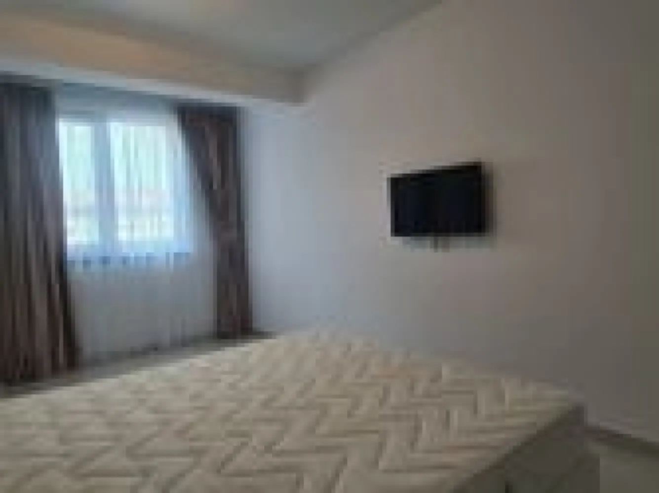 De inchiriat apartament cu 2 camere, Parter, Micro 17, 550 euro - Agentia Mag Invest oferă spre închiriere un apartament modern cu 2 camere, situat la etajul 2, într-un bloc nou, amplasat într-o zonă foarte bună, micro 17, lângă supermarketul Penny și parc, cu acces facil către magazine, mijloace de transport și alte puncte de interes.
Apartamentul este spațios, dispune de balcon și este amenajat cu mobilier de lux, fiind complet mobilat și utilat, gata pentru mutare imediată.
Dotări:
- încălzire în pardoseală;
- mobilier modern, de calitate superioară;
- electrocasnice complete;
- balcon;
- finisaje premium.
Preț chirie: 550 €/lună
Loc de parcare: 50 €/lună (opțional).
Garantie returnabila 550 euro.
Se percepe comision de tranzactionare de la chirias.
Apartamentul este ideal pentru un cuplu sau pentru o persoană care își dorește un stil de viață modern, într-o locație liniștită, aproape de toate facilitățile necesare.
Pentru mai multe informații și programarea unei vizionări, vă rugăm să ne contactați telefonic 0746.252.252 Liliana Ene.