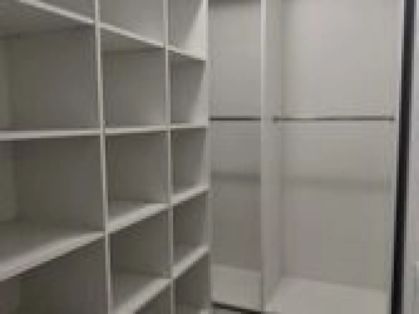 Apartament 2 camere de închiriat – Bloc nou, Micro 17, Parter, 550 euro - Agentia Mag Invest oferă spre închiriere un apartament modern cu 2 camere, situat la etajul 2, într-un bloc nou, amplasat într-o zonă foarte bună, lângă supermarketul Penny și parc, cu acces facil către magazine, mijloace de transport și alte puncte de interes.
Apartamentul este spațios, dispune de balcon și este amenajat cu mobilier de lux, fiind complet mobilat și utilat, gata pentru mutare imediată.
Dotări:
- încălzire în pardoseală;
- mobilier modern, de calitate superioară;
- electrocasnice complete;
- balcon;
- finisaje premium.
Preț chirie: 550 €/lună
Loc de parcare: 50 €/lună (opțional).
Garantie returnabila 550 euro.
Se percepe comision de tranzactionare de la chirias.
Apartamentul este ideal pentru un cuplu sau pentru o persoană care își dorește un stil de viață modern, într-o locație liniștită, aproape de toate facilitățile necesare.
Pentru mai multe informații și programarea unei vizionări, telefon 0741.030.291 Marilena.